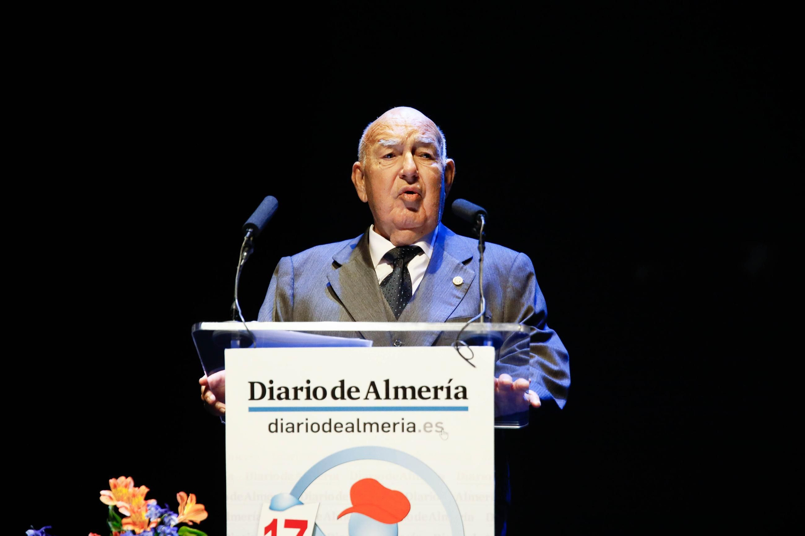 José Antonio Picón durante su discurso en la tribuna.