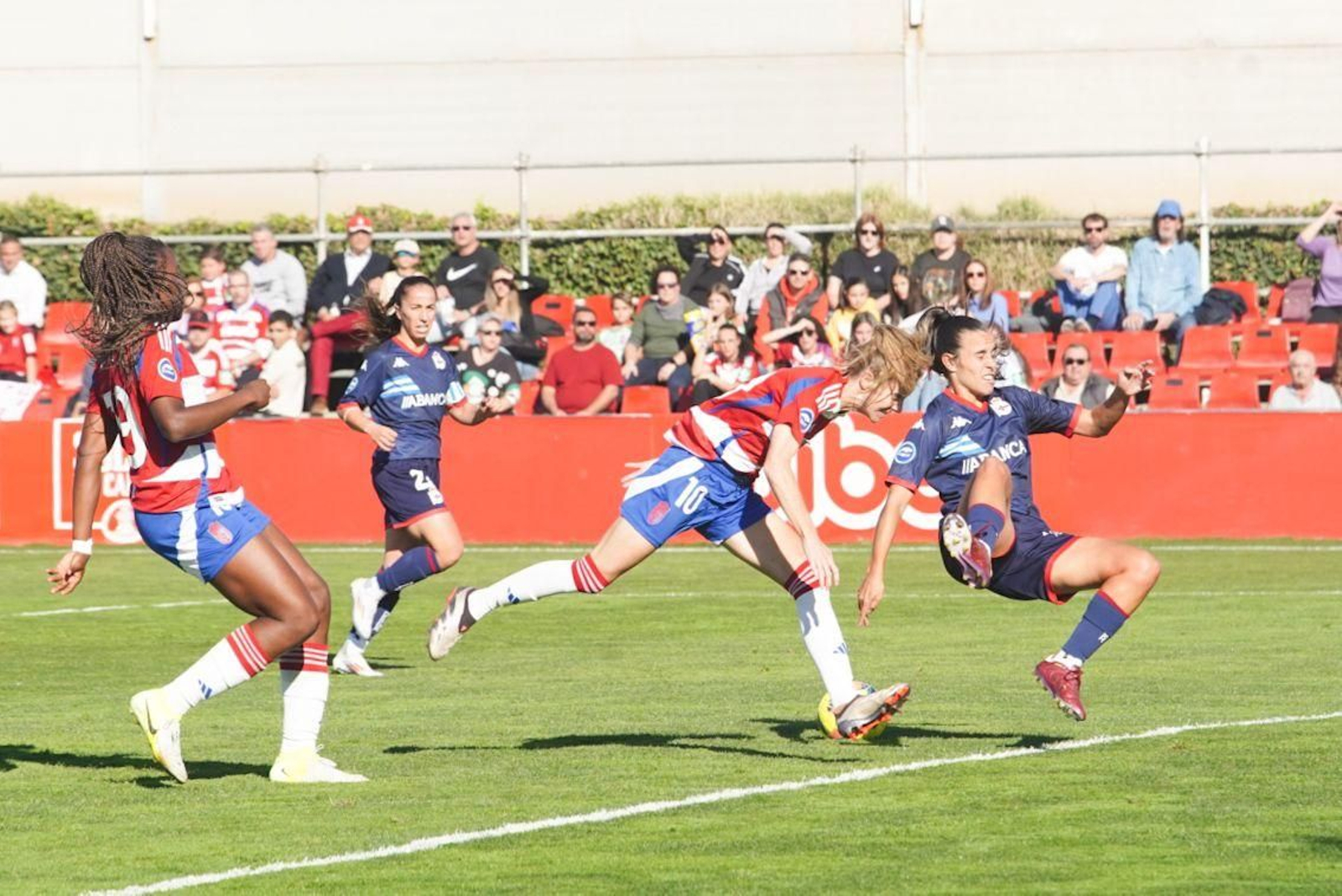 Las mejores imágenes de la goleada del Granada CF Femenino frente al Deportivo