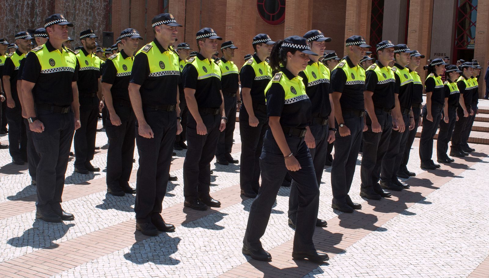 Una mujer encabeza la última promoción de policías locales de Sevilla.