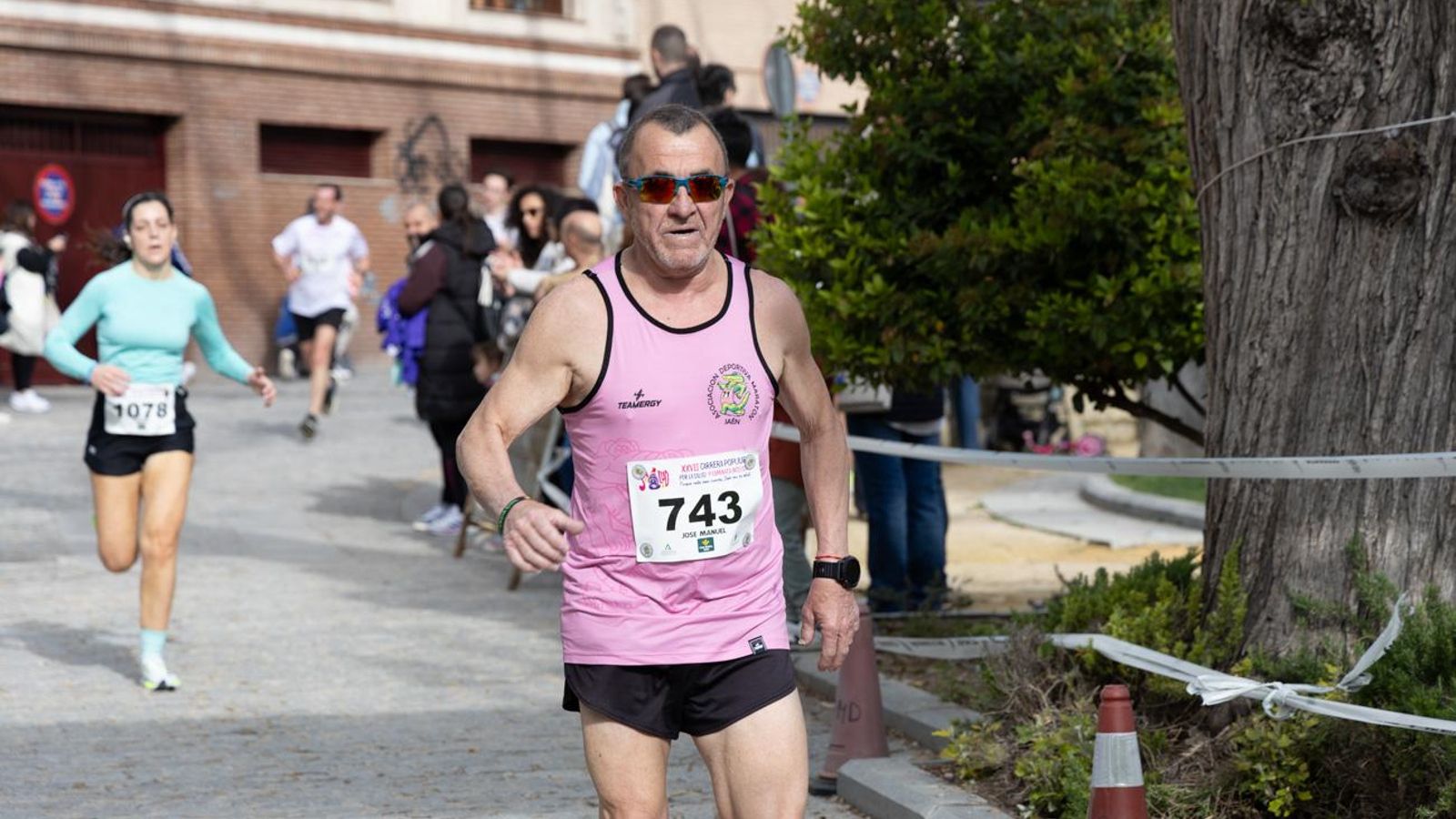 Más de 2.100 participantes corren para promover la salud en Jaén, en imágenes (1)