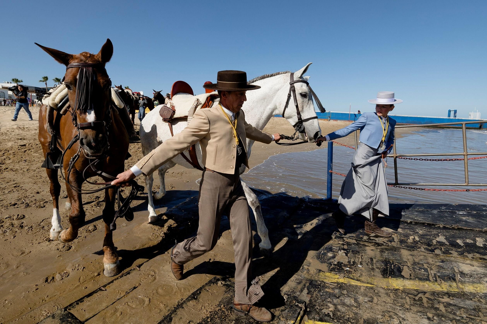 Romeros en el embarque de Sanlúcar
