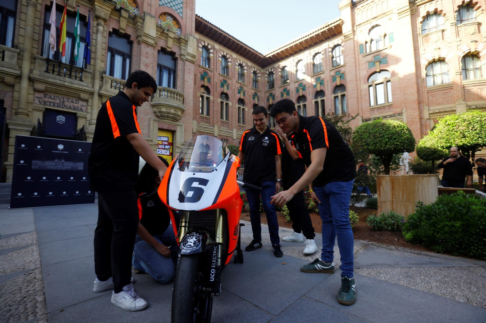 La presentación de la moto desarrollada por estudiantes de Córdoba, en imágenes