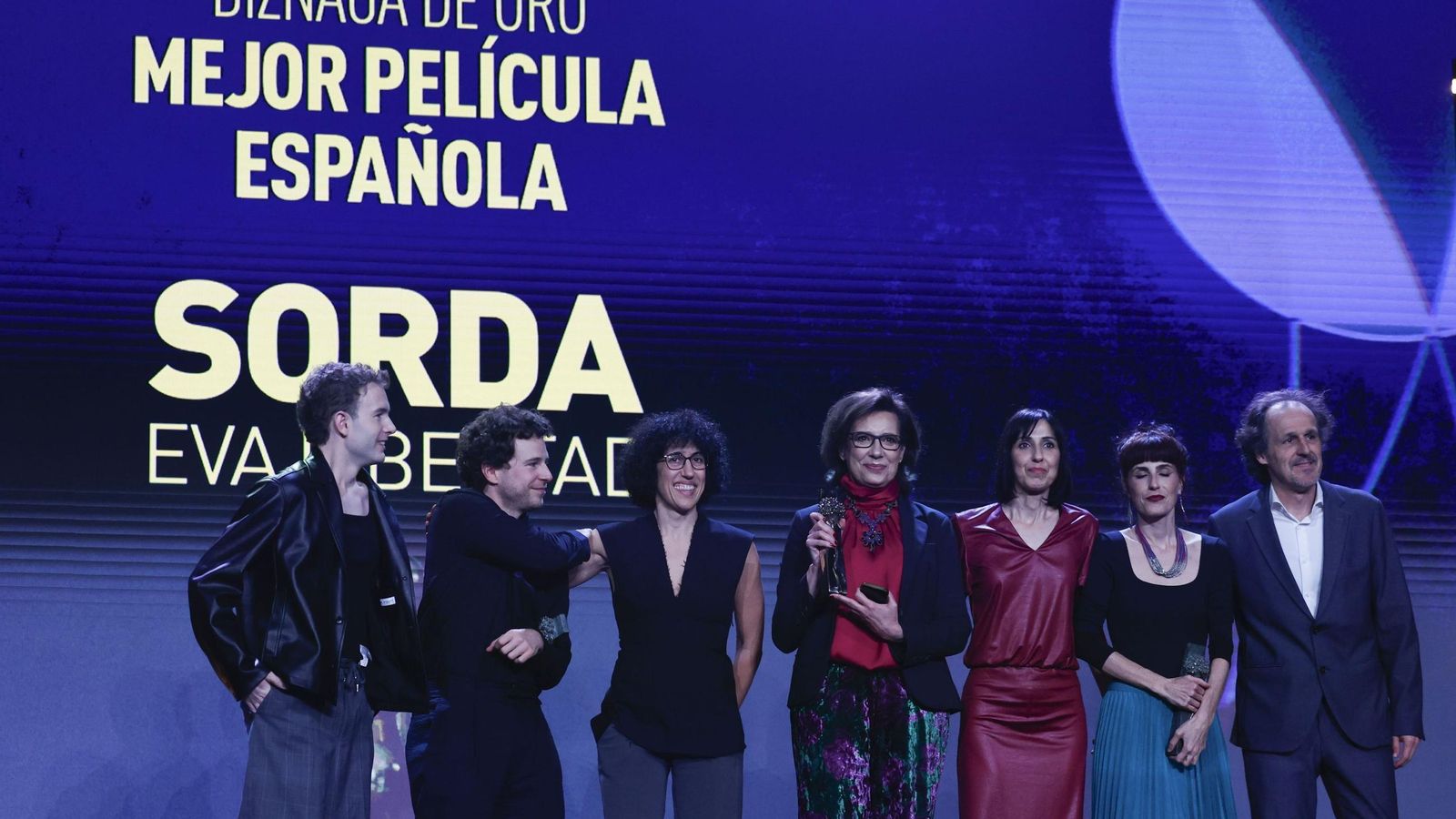 El equipo de 'Sorda' recibe la Biznaga de Oro a la Mejor Película Española.