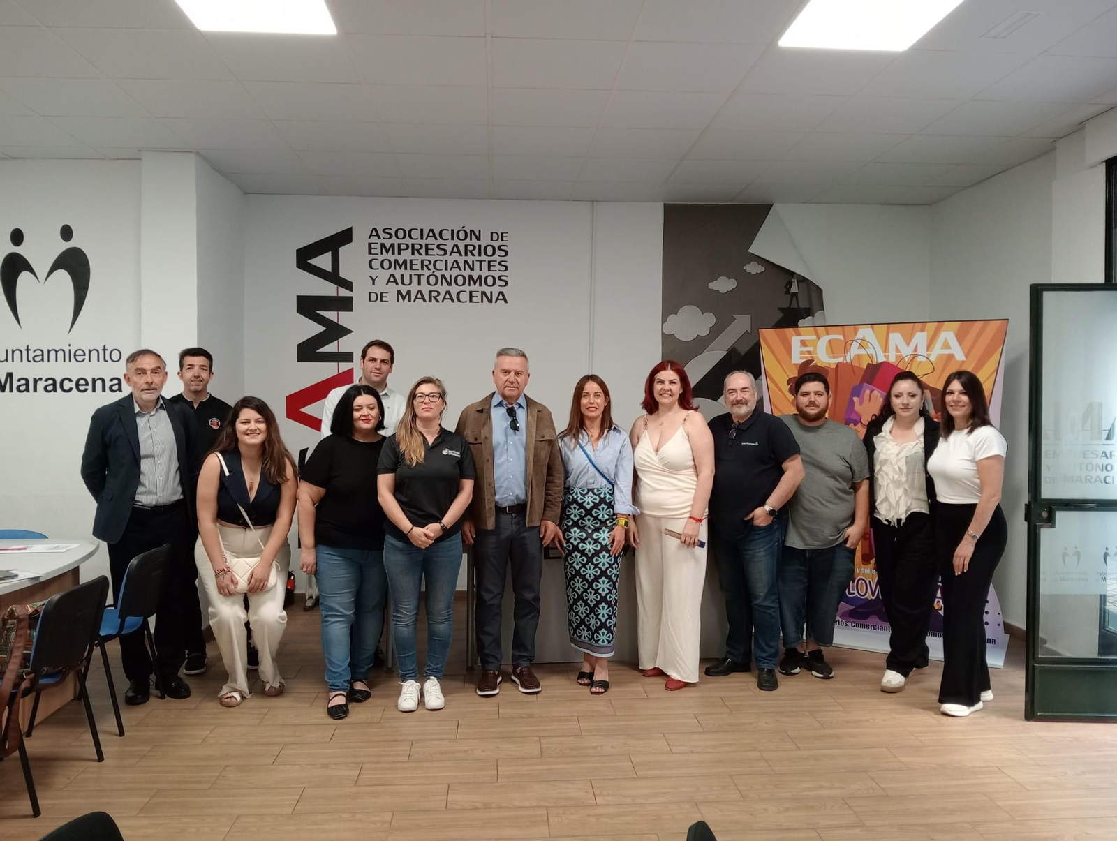 El jurado reunido en la Asociación de Empresarios Comerciantes y Autónomos de Maracena.