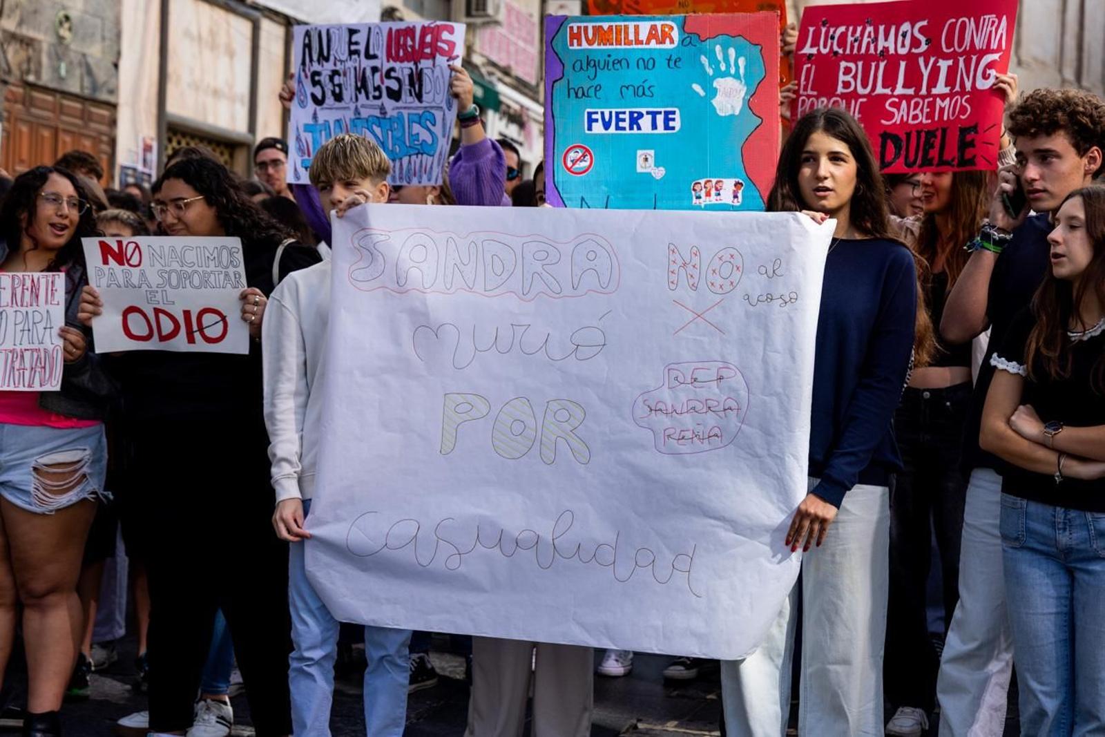 oncentración-manifestación en la plaza de la Constitución por la huelga de estudiantes por la víctima de acoso