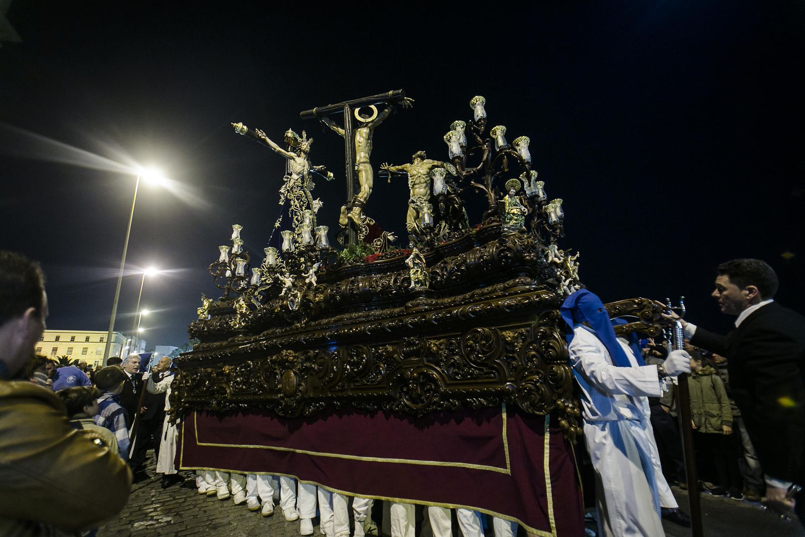 El paso de la cofradía del Perdón, por el Campo del Sur.