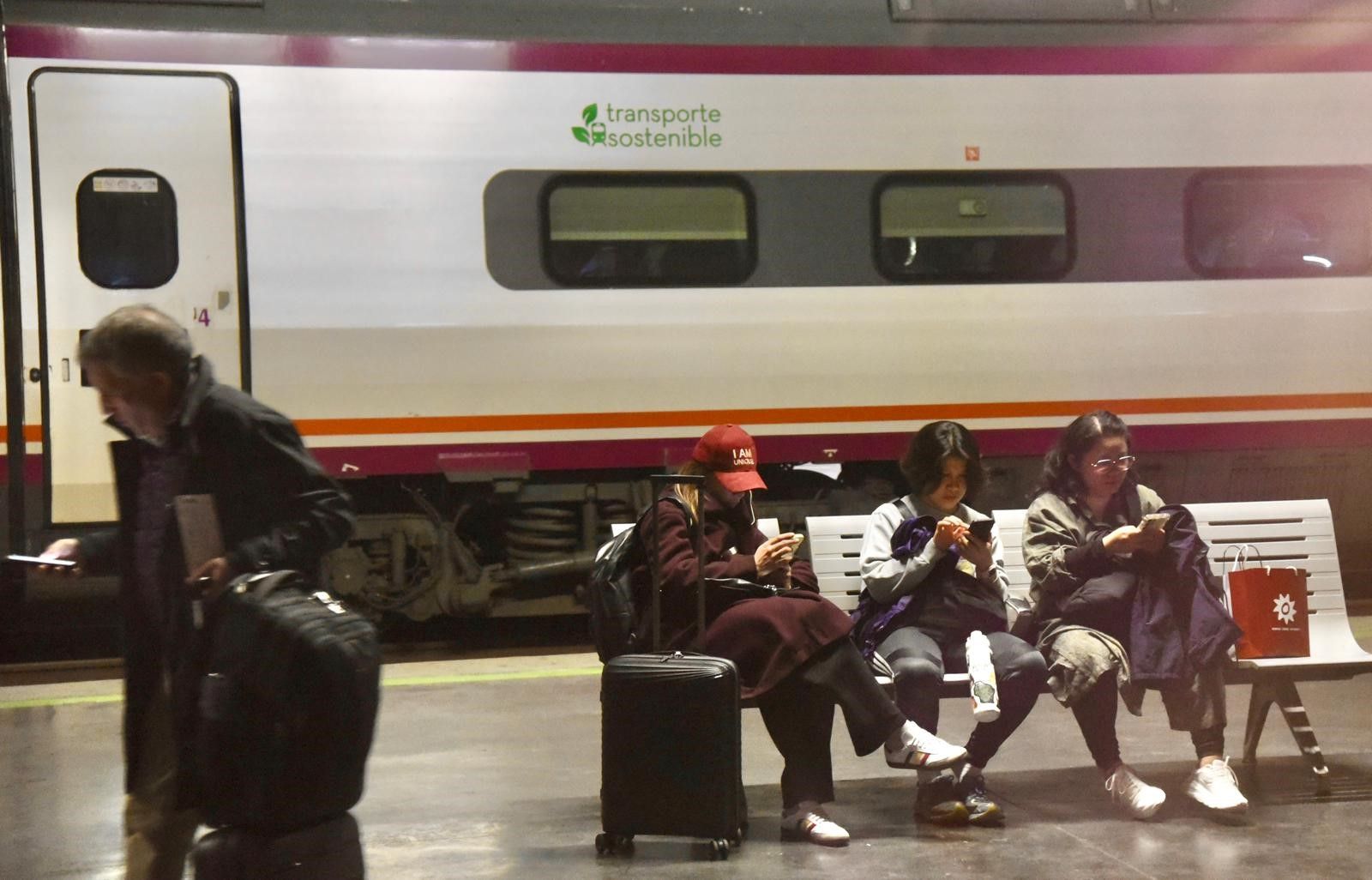 Retrasos en los trenes entre Córdoba y Sevilla por una avería en la señalización