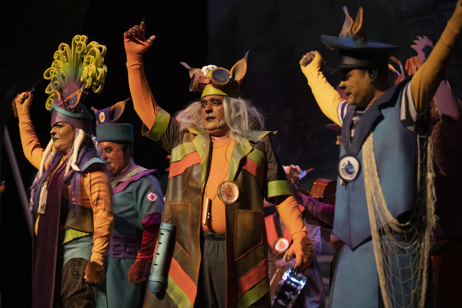 Imágenes de la actuación de la comparsa de Villalba del Alcor y Paterna  'Un mundo nuevo' en el Carnaval Colombino