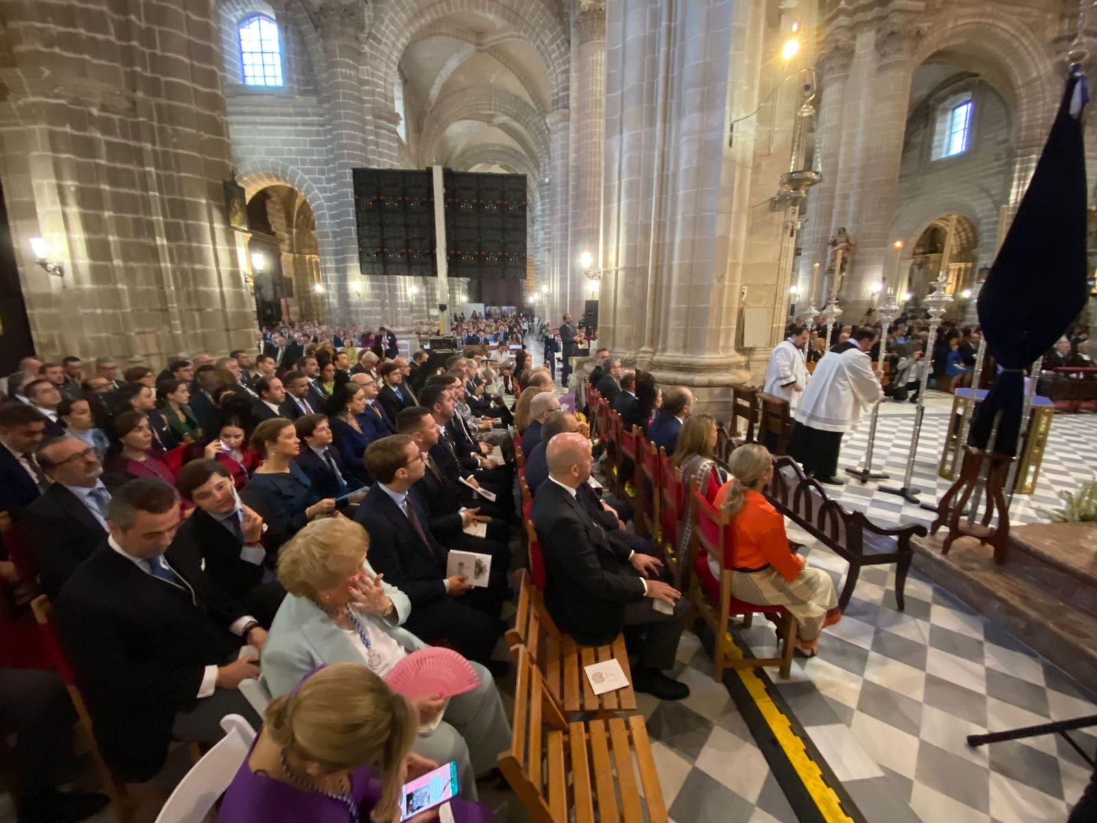 Imágenes de la coronación de la Estrella en la Catedral de Jerez