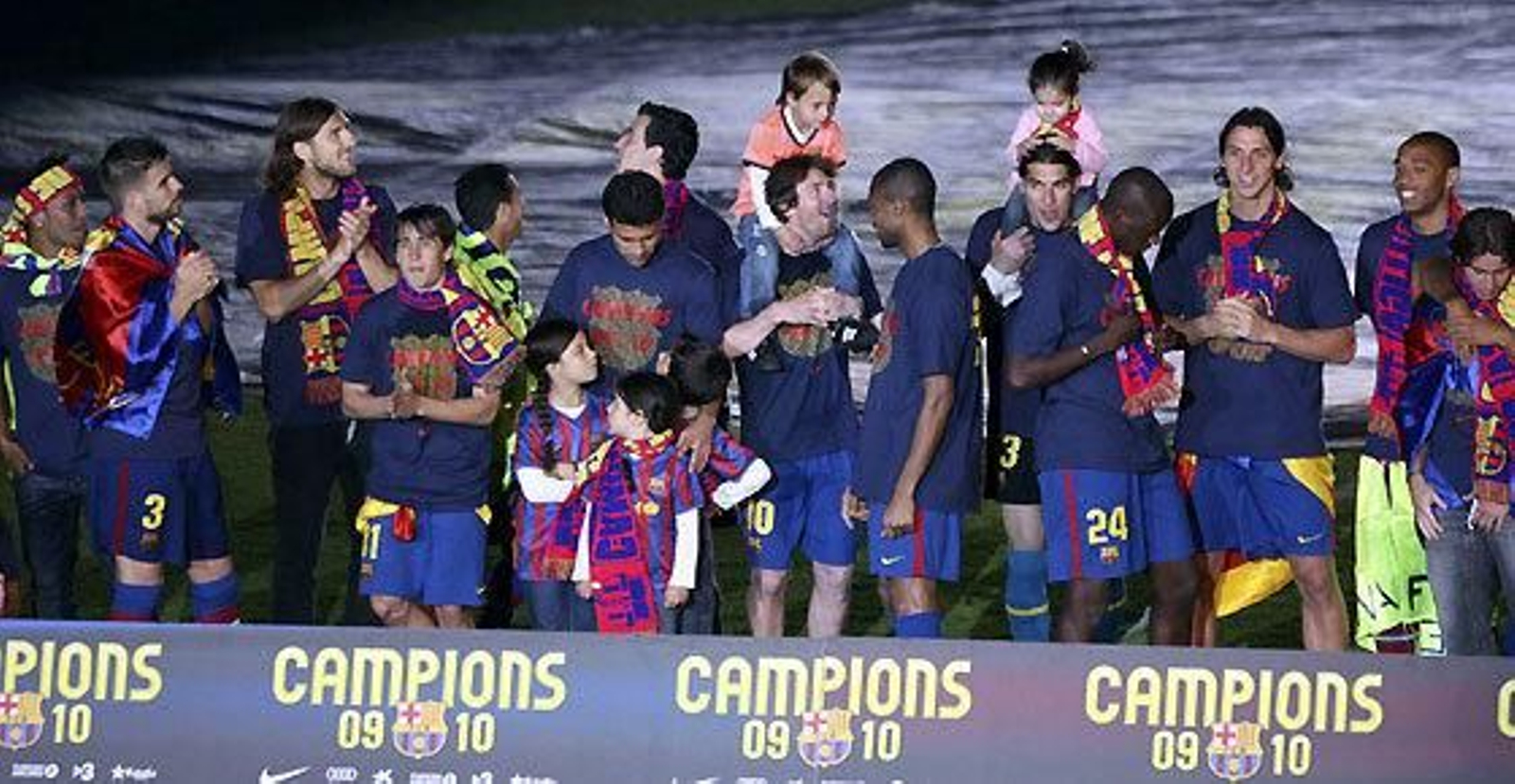 El Barcelona cumplió los pronósticos y con su goleada (4-0) ante el Valladolid en el Camp Nou logró el título de Liga.  Foto: EFE / Reuters / AFP Photo