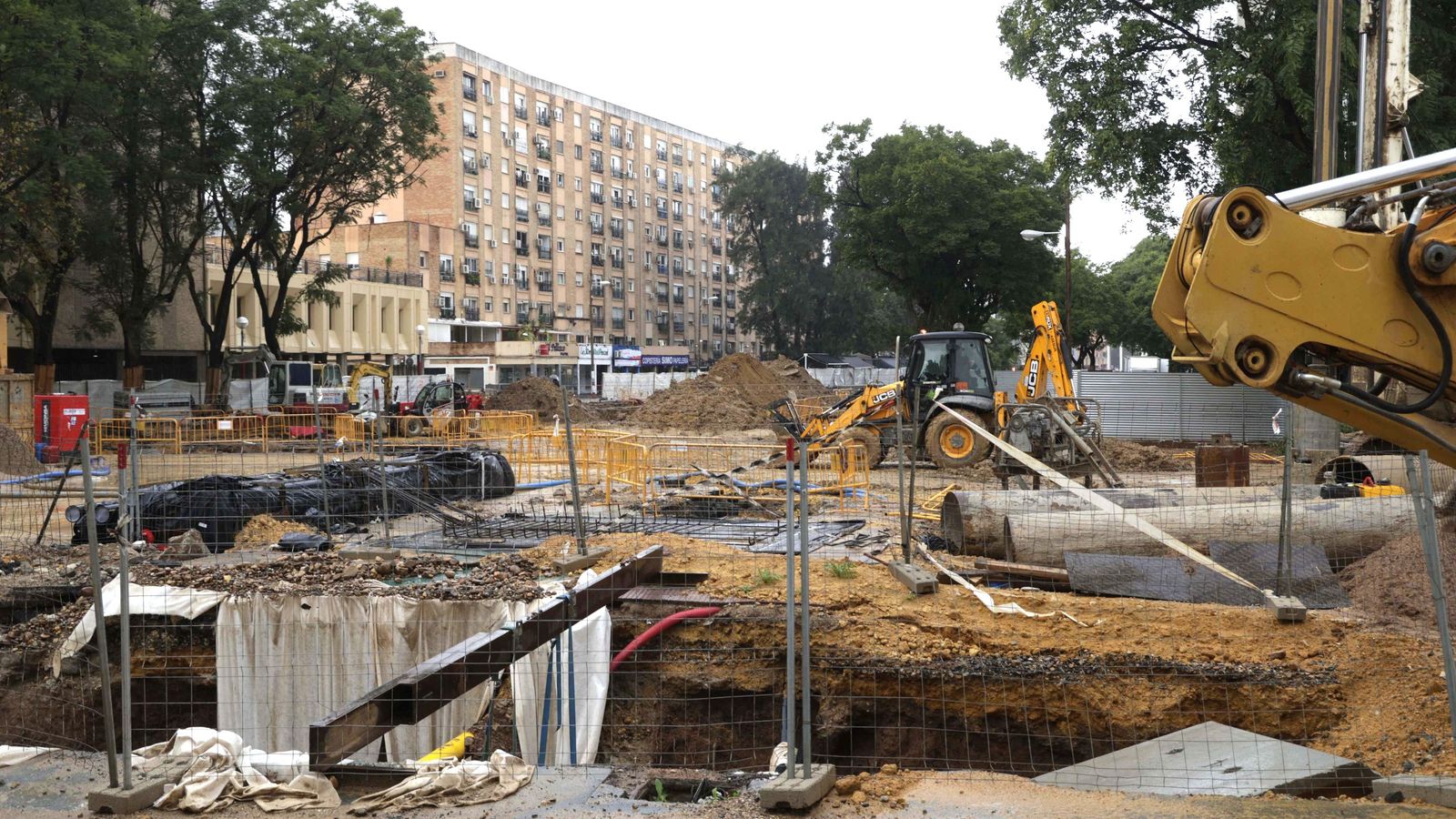 Obras del tranvia entre Ramón y Cajal y San Francisco en diciembre de 2022.