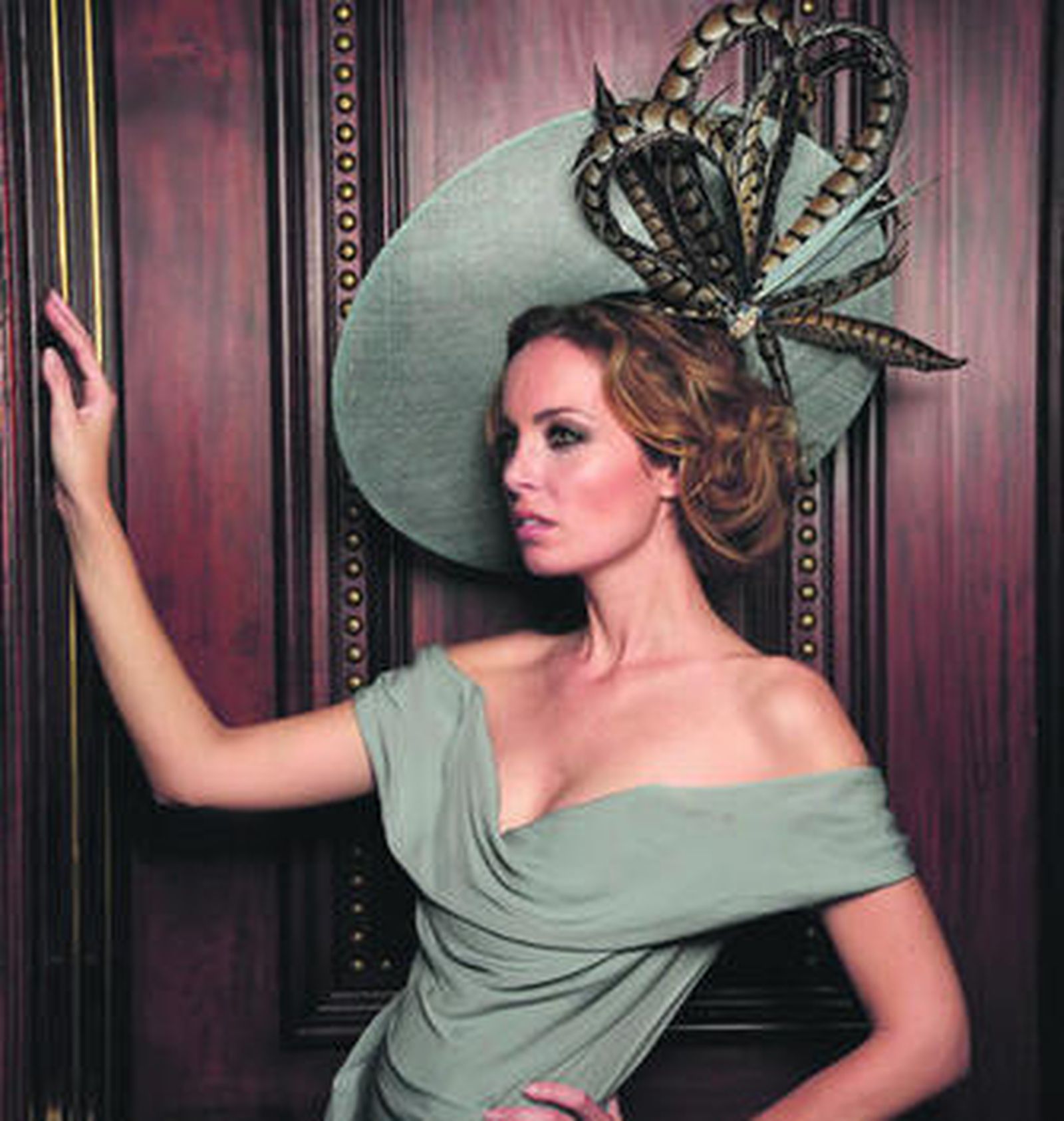 Una diseñadora almeriense despunta en la sombrerería de alta costura