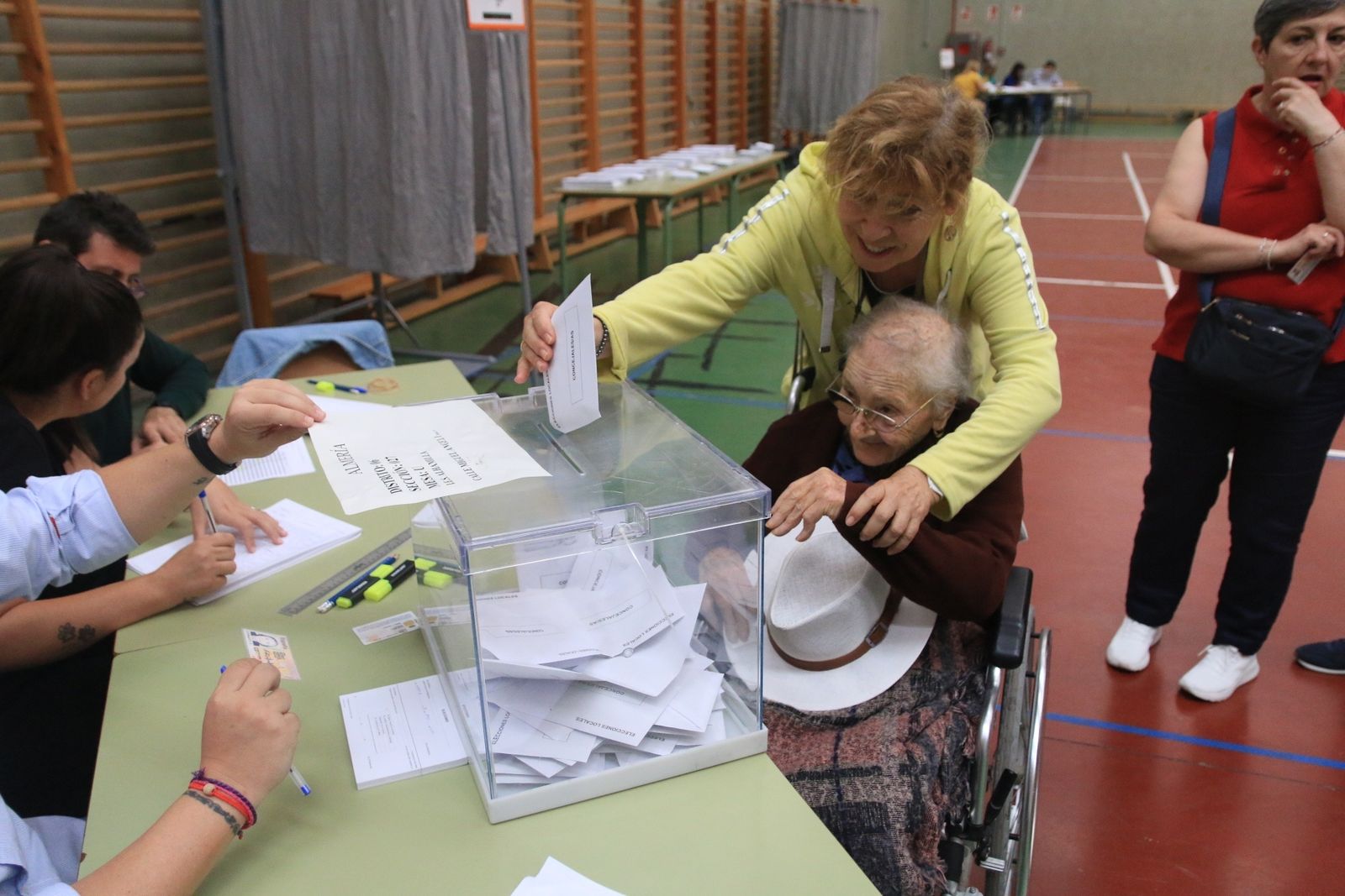 Imágenes de las votaciones en las Elecciones Municipales 2023, en Almería capital