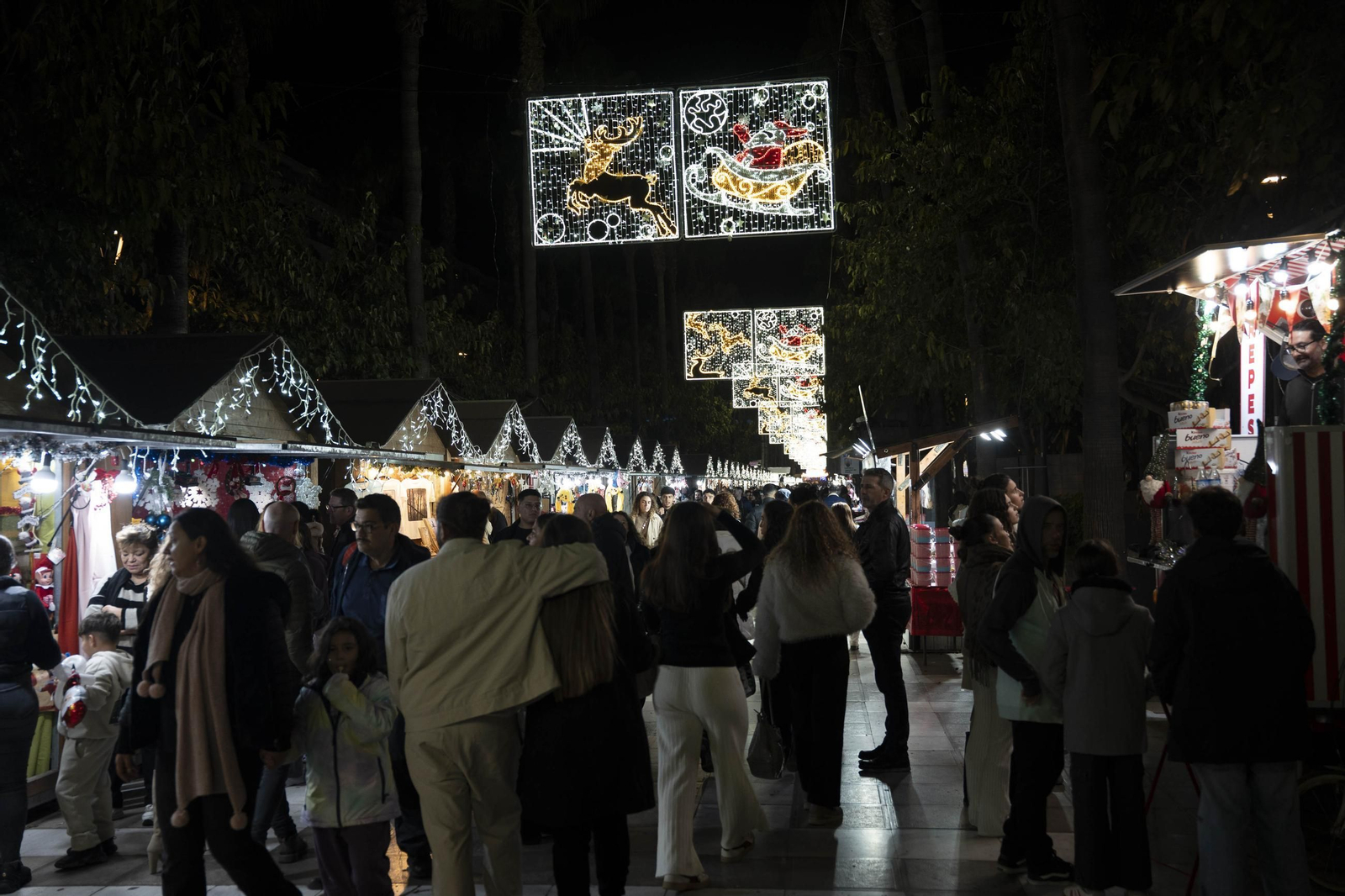 Las mejores imágenes del encendido navideño en Almería