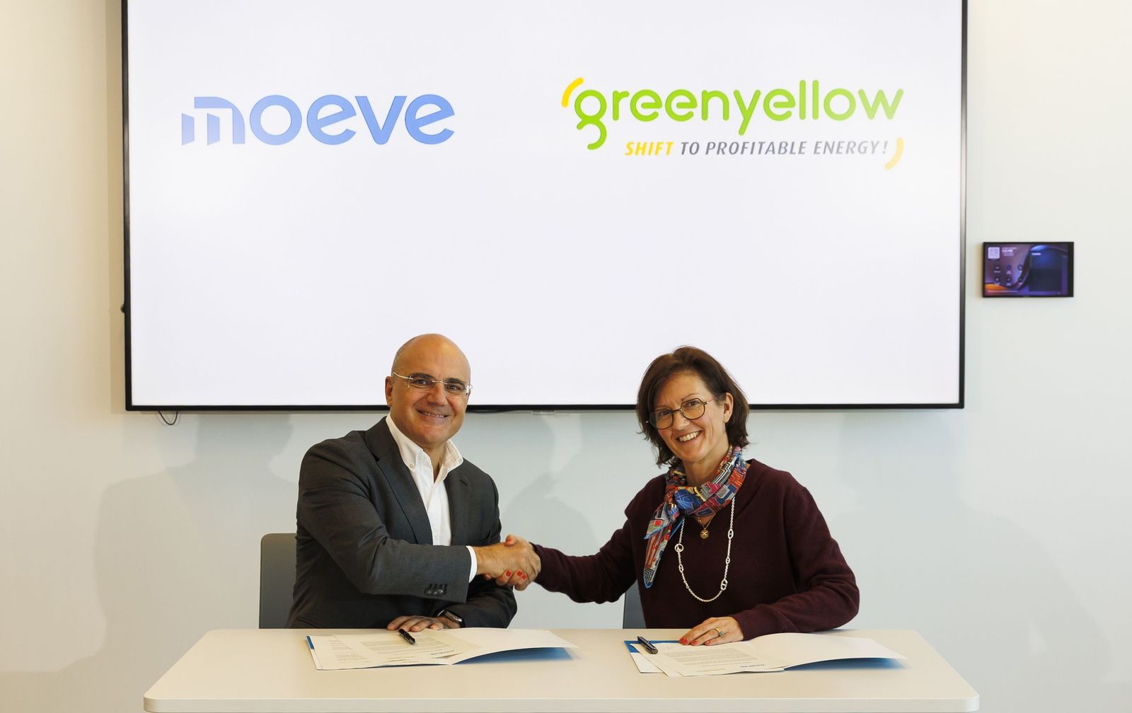 Carlos Barrasa, vicepresidente ejecutivo de Commercial & Clean Energies de Moeve, y Anne de Bagneux, Group Chief Commercial Officer de GreenYellow