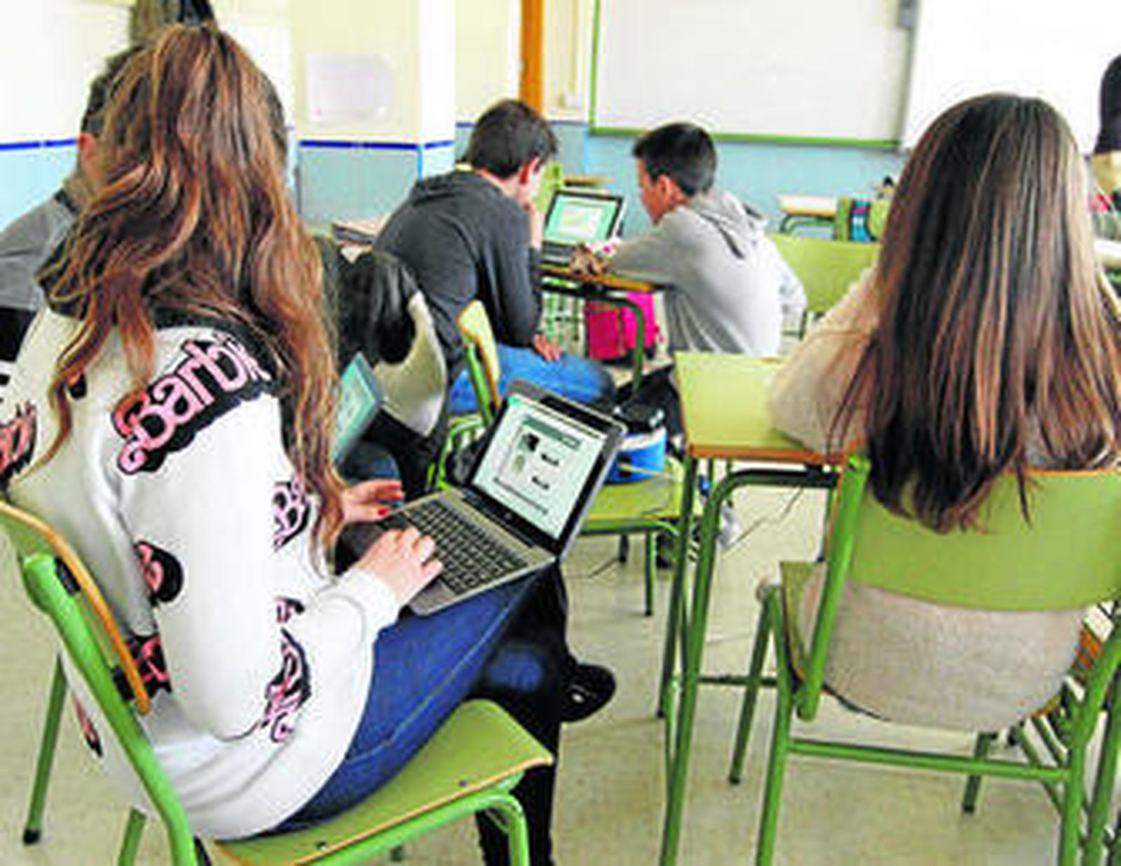 CCOO cifra en 400 los docentes que faltan por el aumento de alumnos por clase.