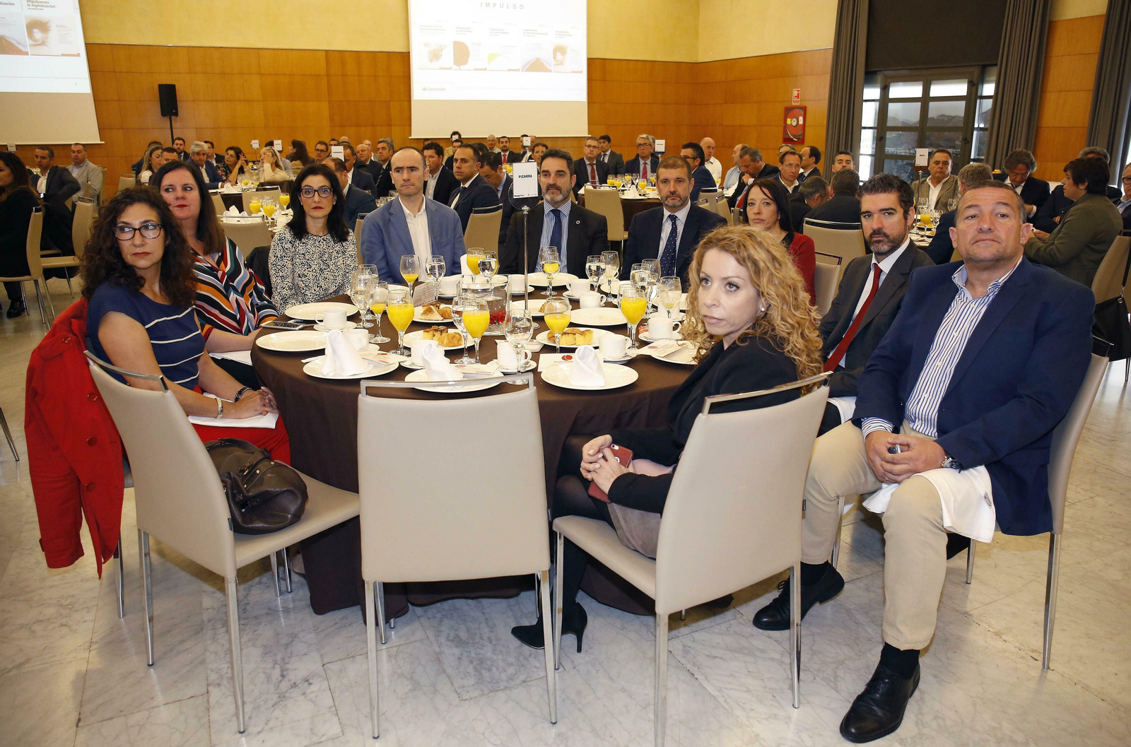 Las imágenes del foro joly con Elías Bendodo