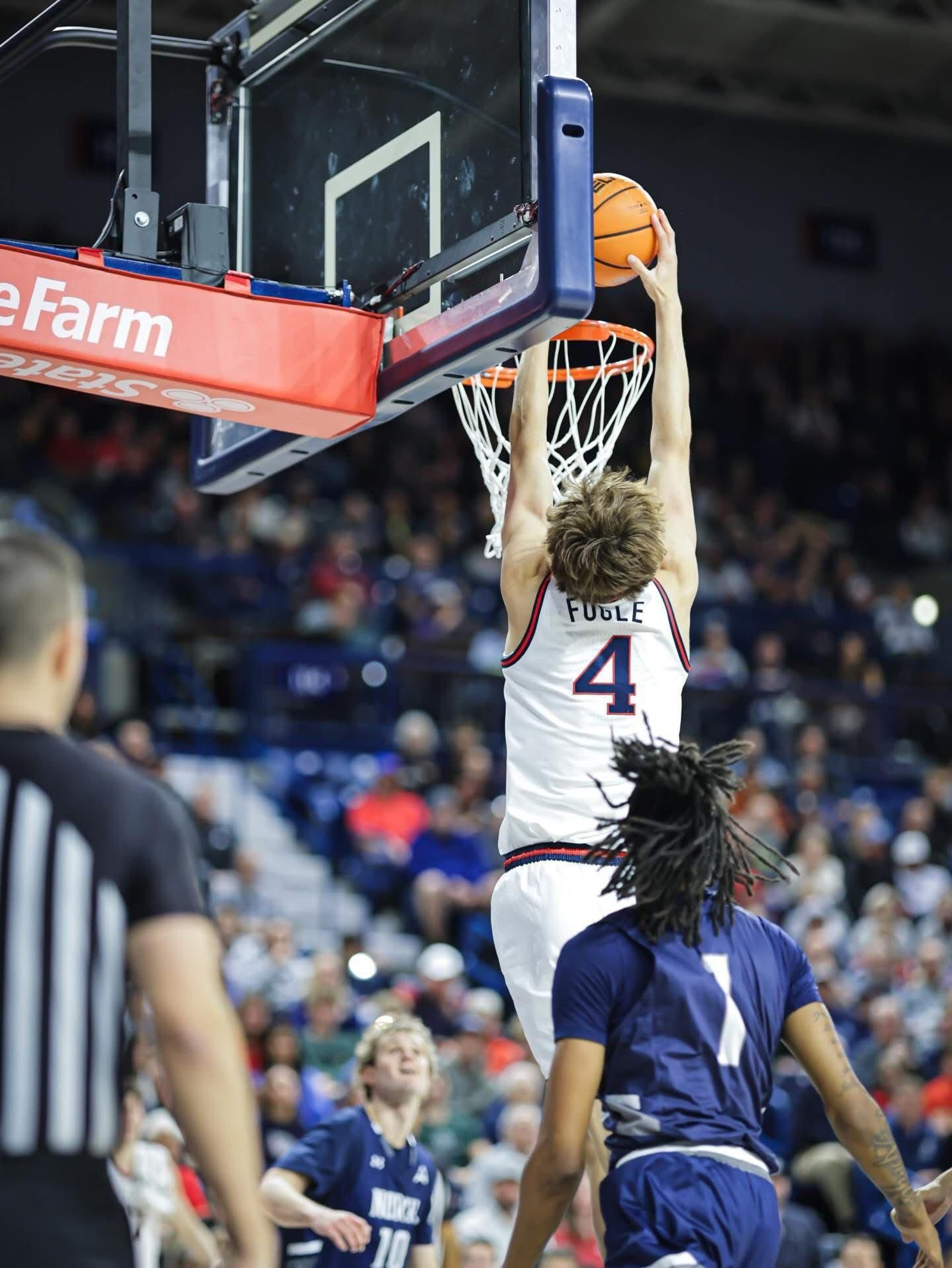 Mario Saint-Supéry, 13 puntos y siete asistencias en la NCAA