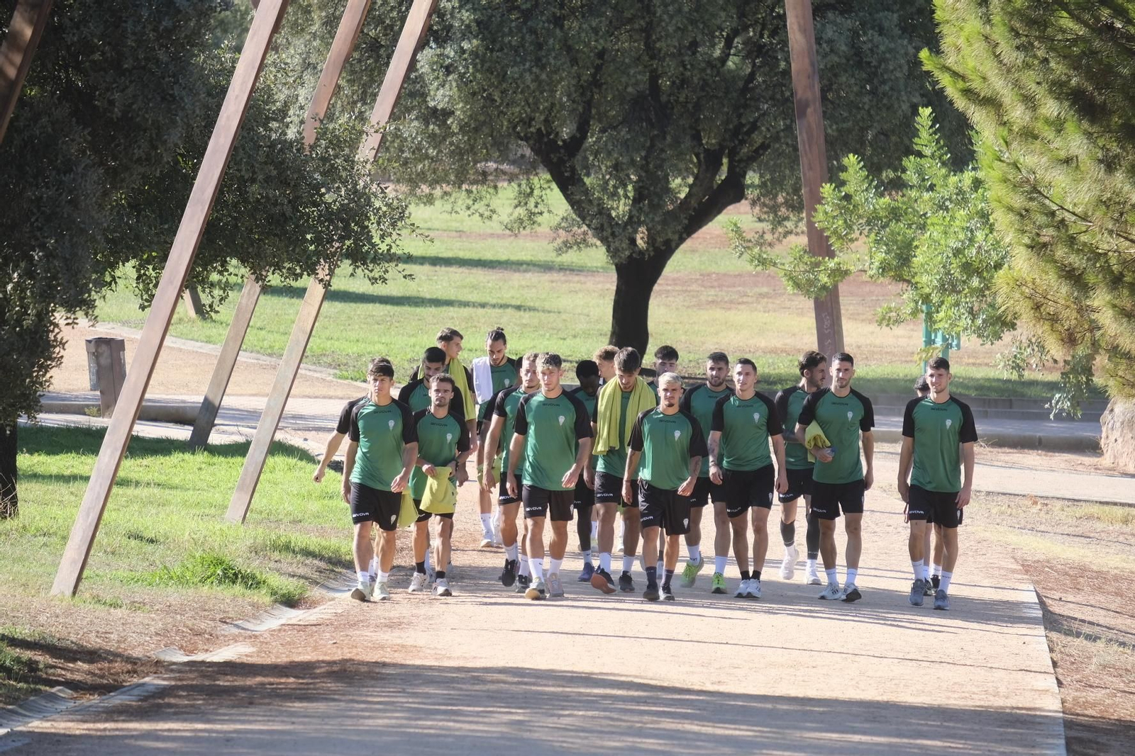 El entrenamiento del Córdoba CF en el parque de la Asomadilla, en imágenes