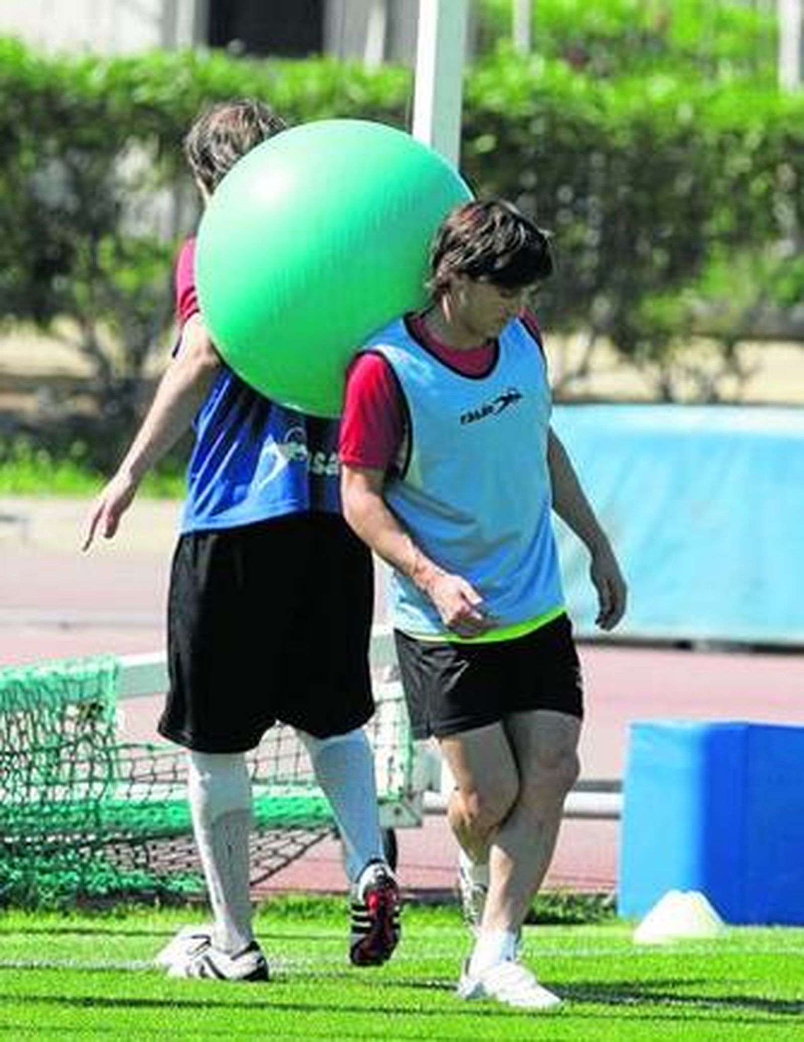Piatti realiza un ejercicio esta semana con un balón.