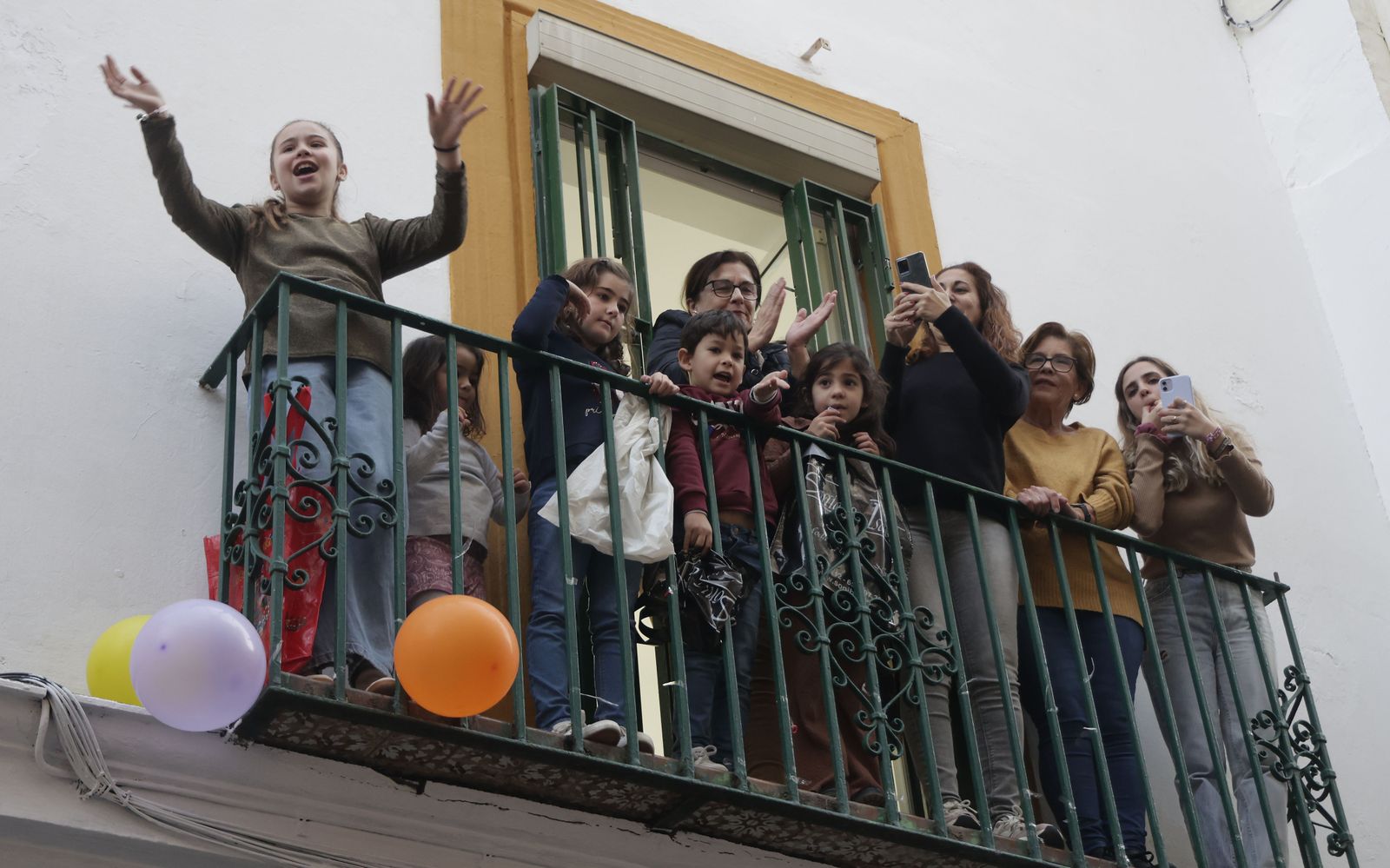 Las imágenes del Heraldo Real por las calles de Sevilla
