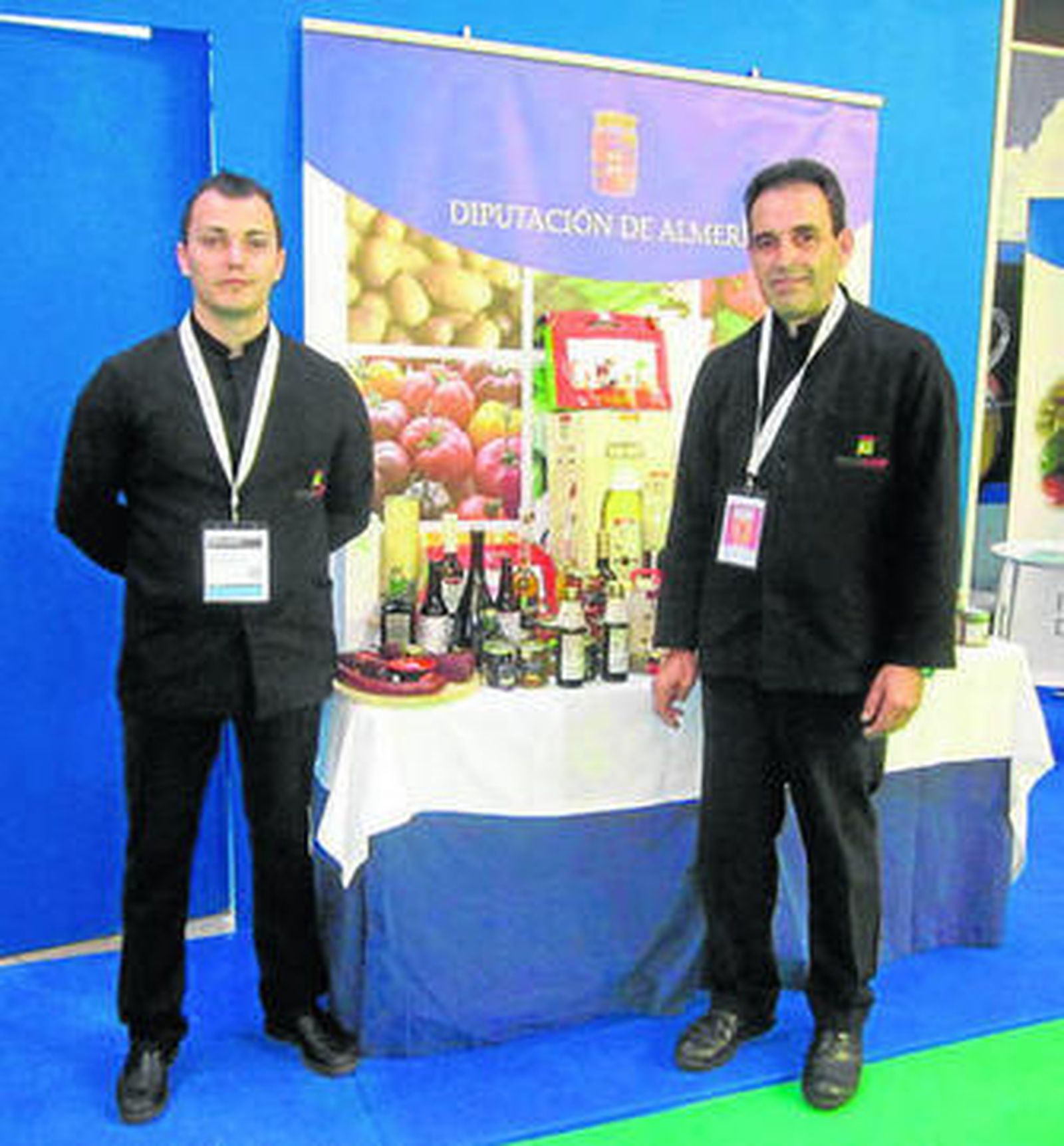 Camareros de Catering Alcazaba que atendieron el estand en Alimentaria.