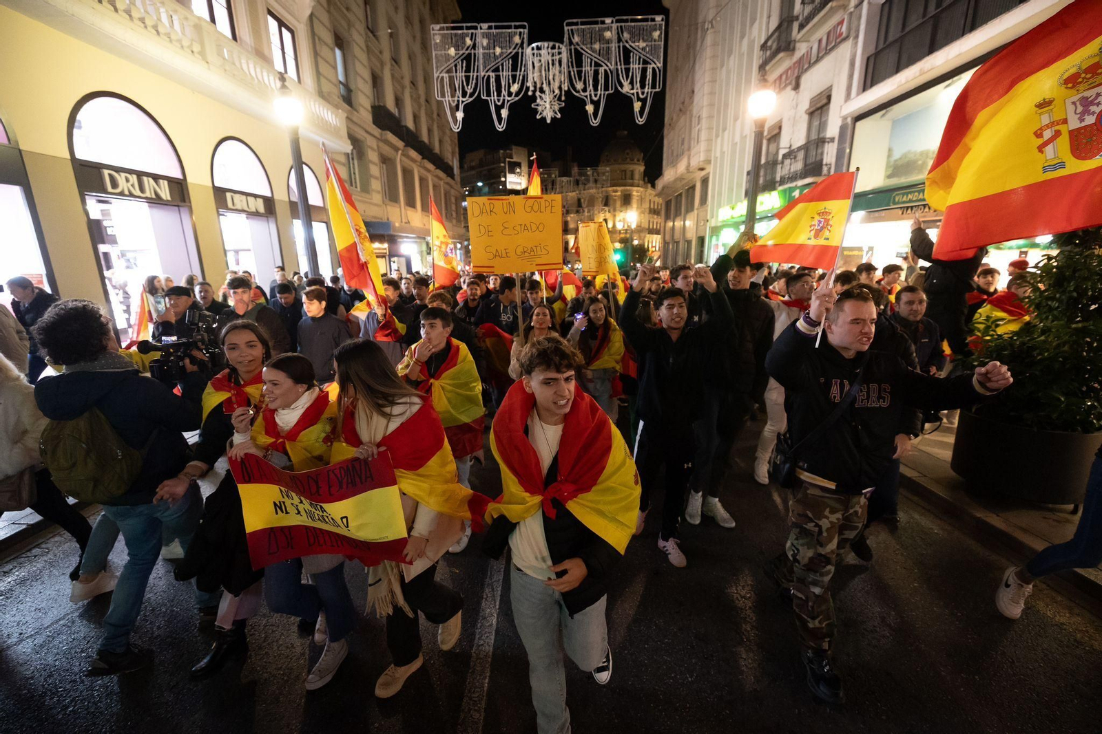 Manifestación contra la amnistía por las calles de Granada