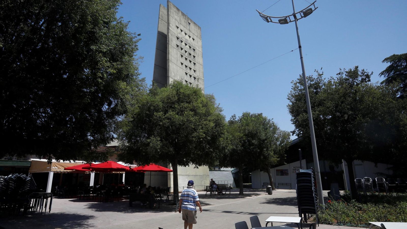 Zona comercial e iglesia del Parque Figueroa.