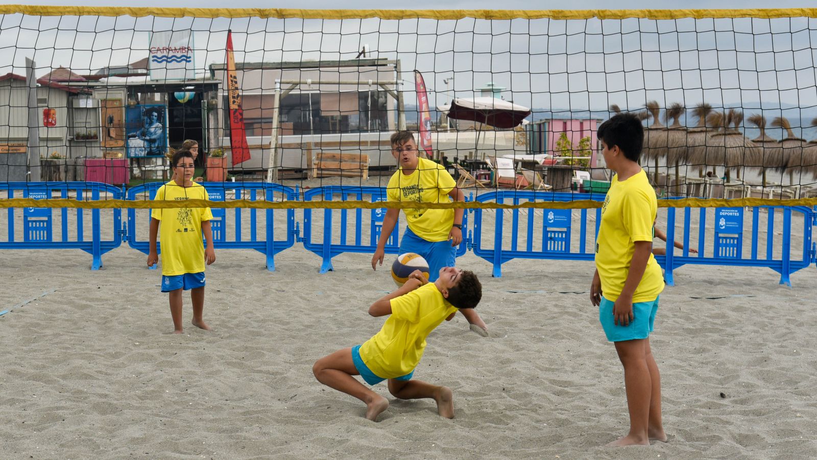 VOLEIBOL PLAYA EN LA PLAYA DE SANTA BARBARA