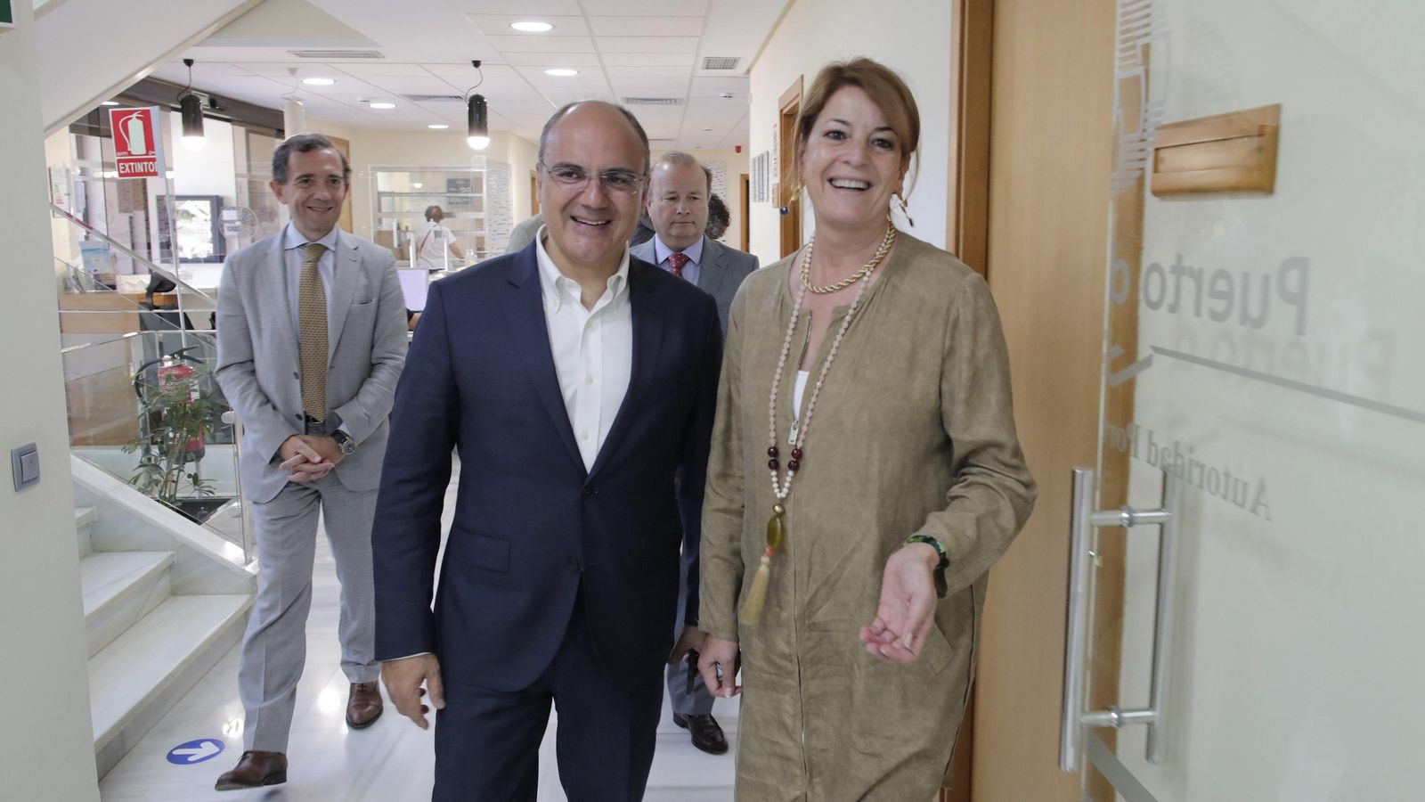 Reunión de los responsables de Cepsa con la presidenta del Puerto, Pilar Miranda.