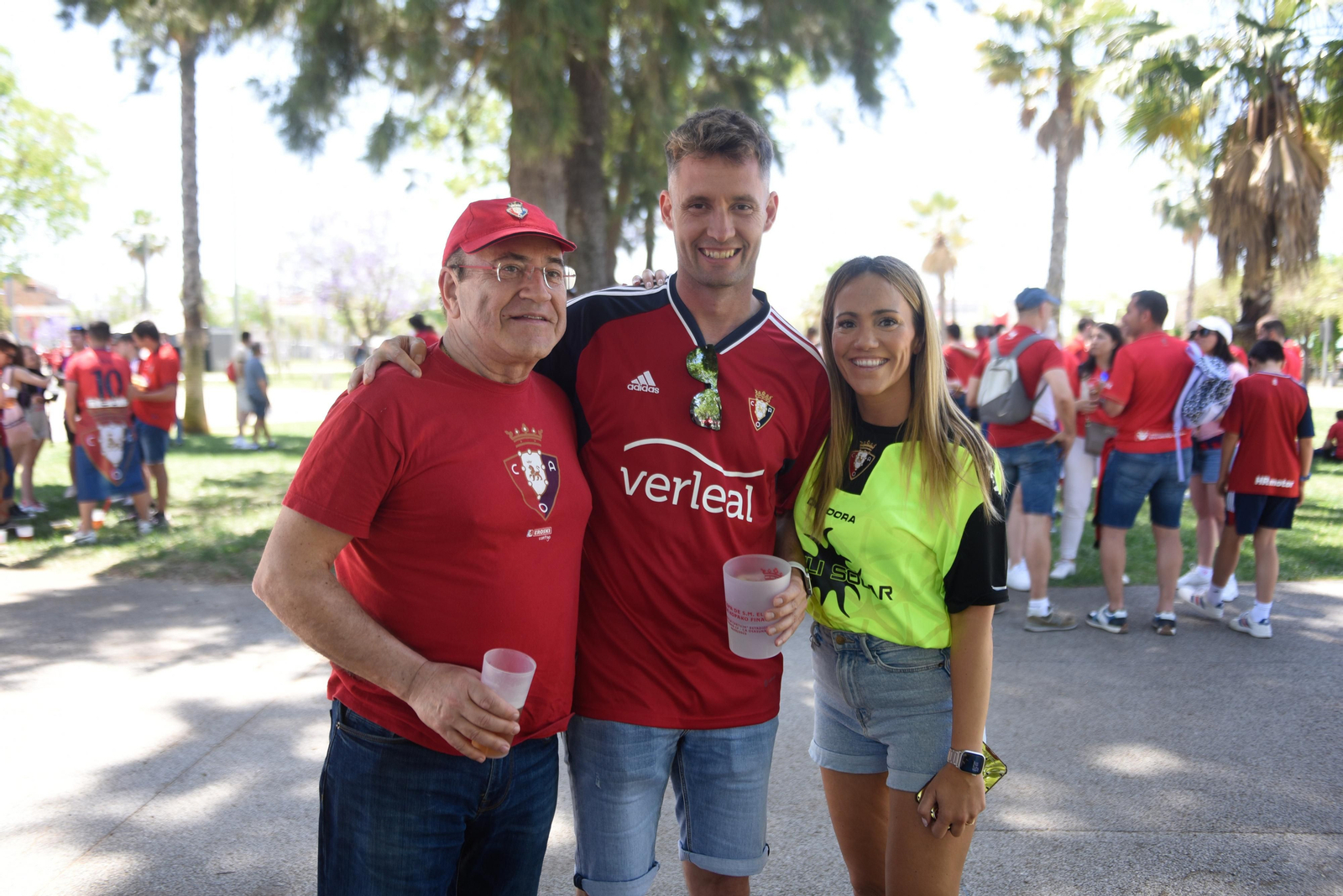 Búscate en la galería gráfica de las aficiones de Osasuna y Real Madrid en Sevilla