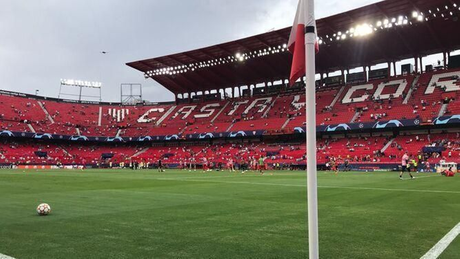 Imagen del Sánchez-Pizjuán, engalanado para un partido de Champions.