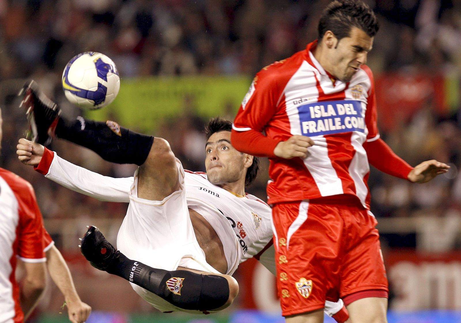 Negredo hizo doblete en el primer triunfo de la UDA en el Sánchez Pizjuán