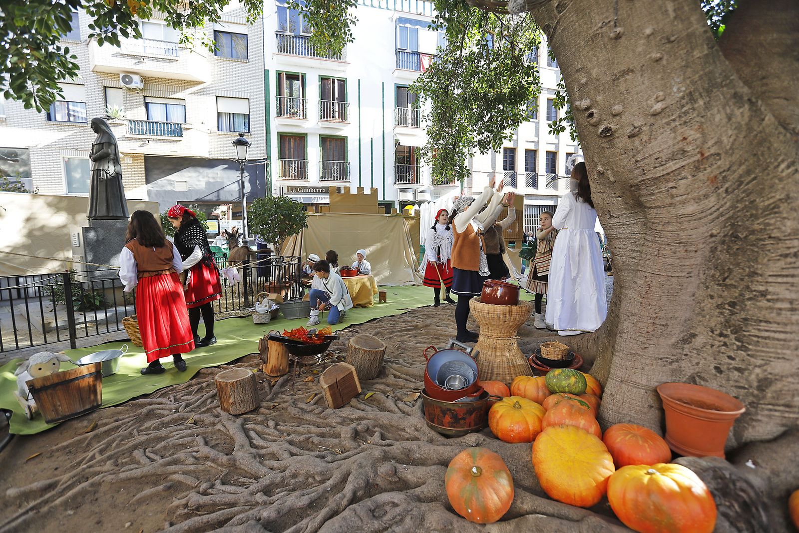 Imágenes del Belén Viviente del Colegio María Inmaculada en la Plaza Niña