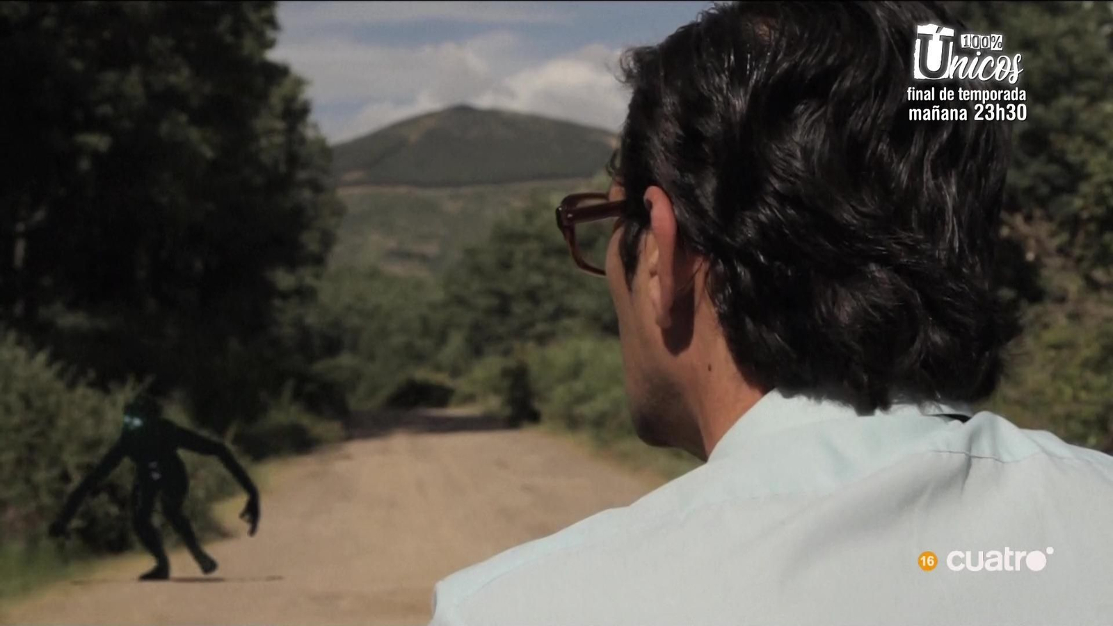 Un extraño ser de baja estatura que caminaba a grandes zancadas cruzó súbitamente delante del doctor José Juan Rivera.