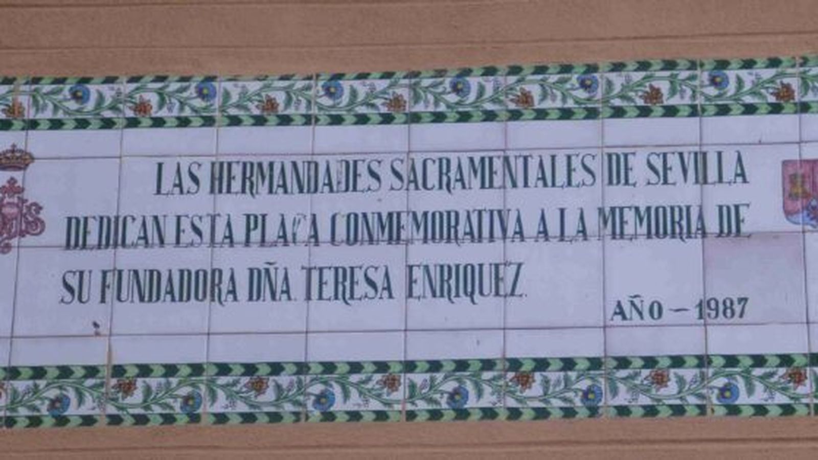 Placa conmemorativa en memoria de Teresa Enríquez