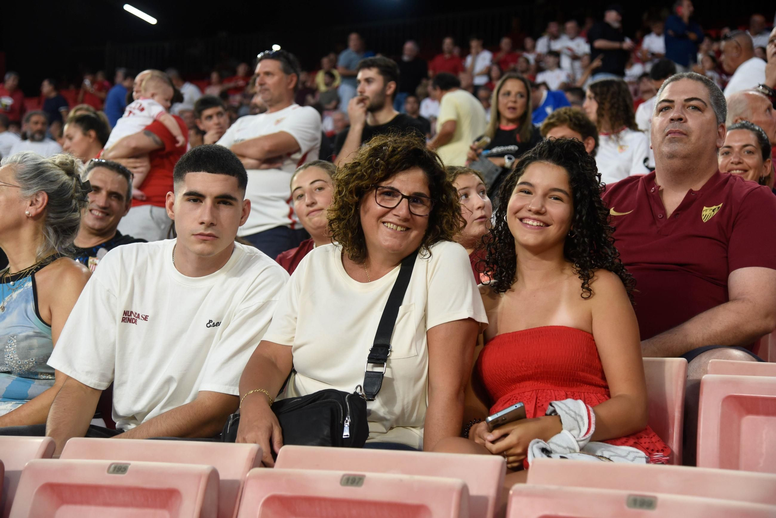 Búscate en las gradas del Pizjuán en el Sevilla Villarreal