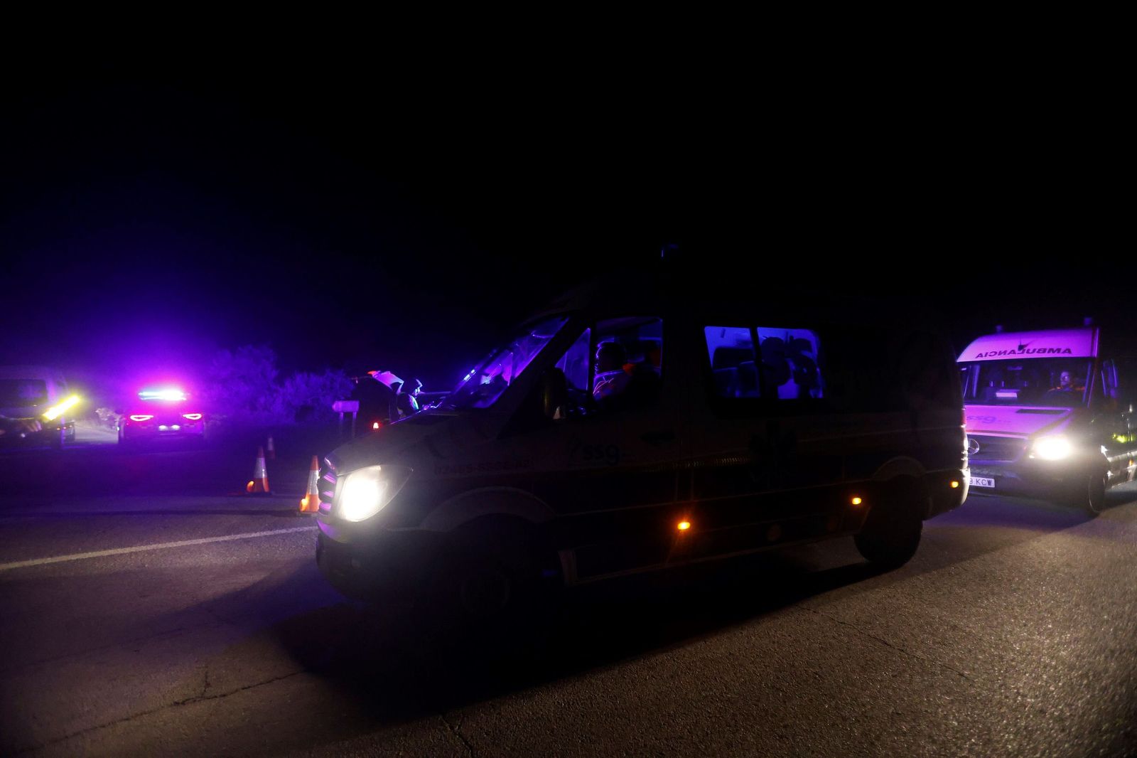 Las imágenes de los vehículos de emergencias evacuando a los pasajeros del descarrilamiento en Adamuz