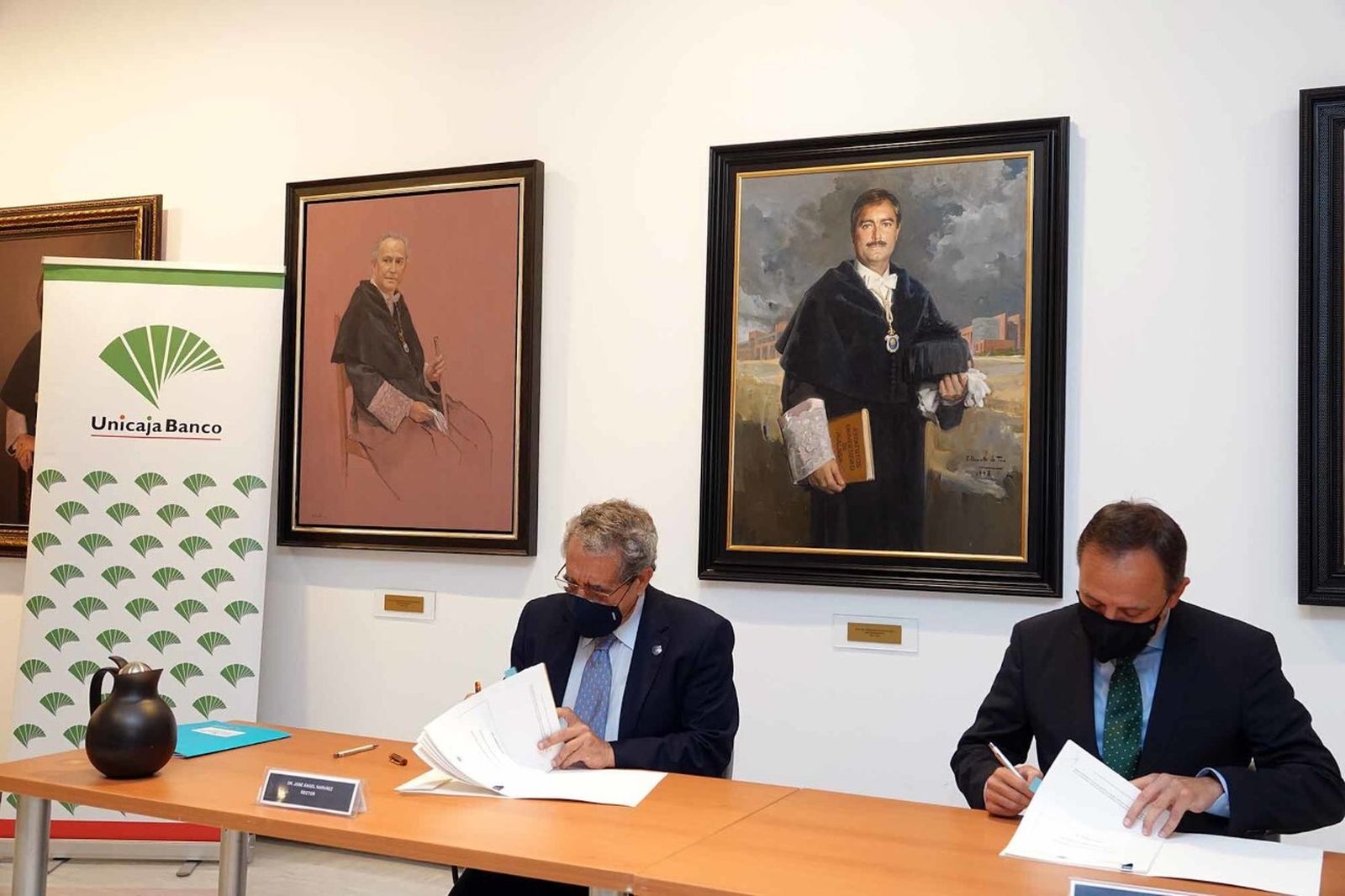 Firma del acuerdo entre la UMA y Unicaja Banco