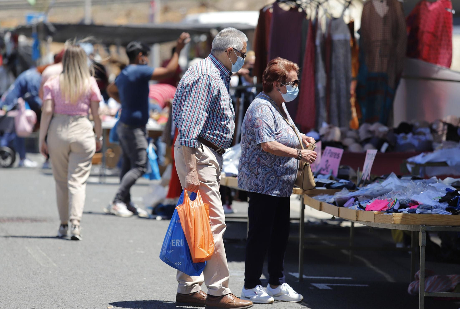 Ambiente del mercadillo el domingo pasado en Marismas del Polvorín.