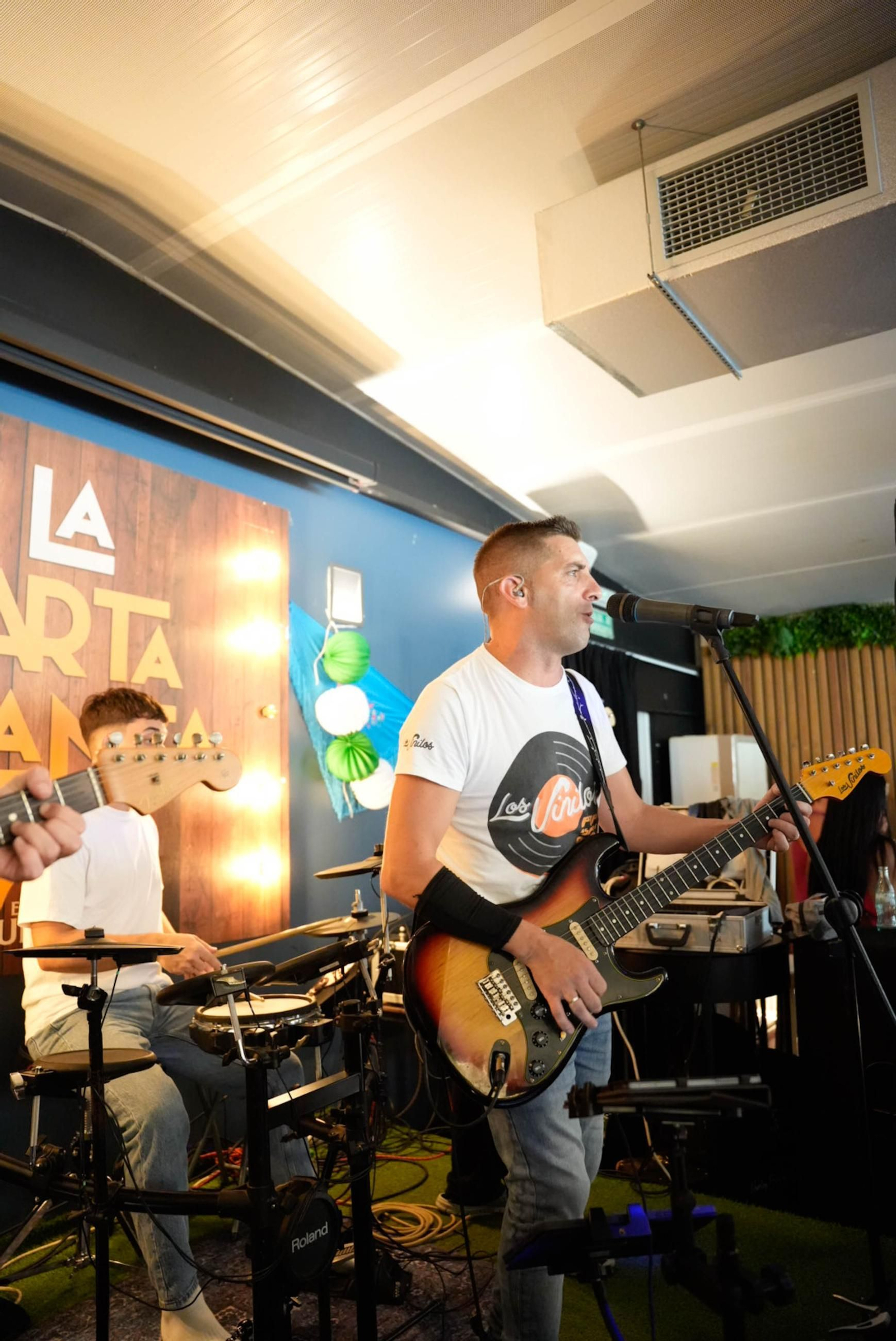 Los almerienses disfrutan del lunes en la Feria del Mediodía