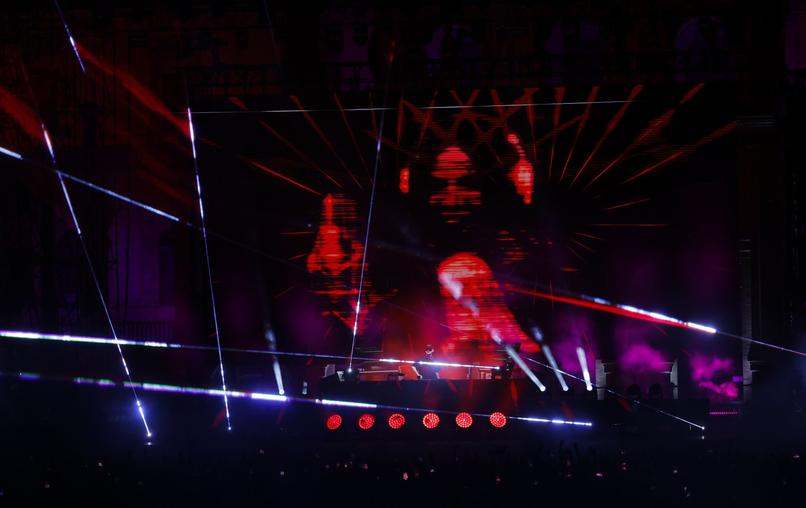 Las imágenes del concierto de Bizarrap en el Icónica Fest