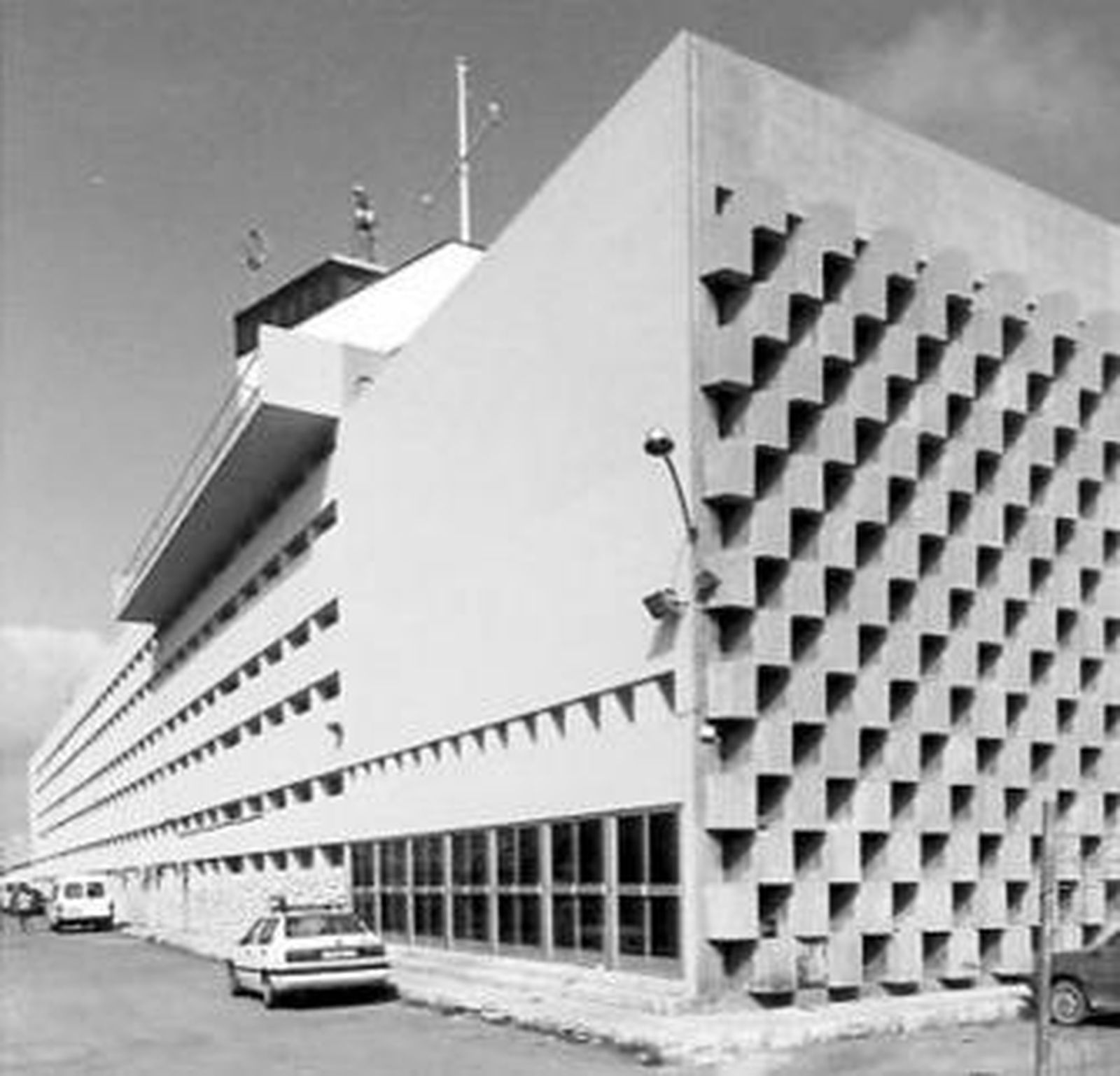 La Escuela Náutico-Pesquera de Alicante, obra de Zanón y Laorga.