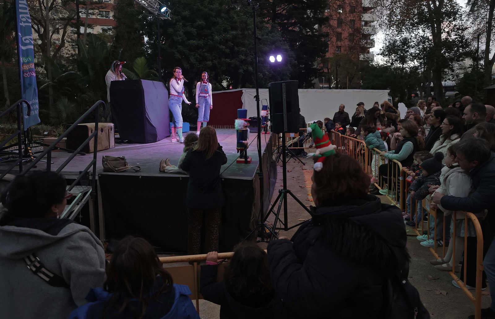 Las fotos del cantajuegos navideño en el Parque María Cristina de Algeciras