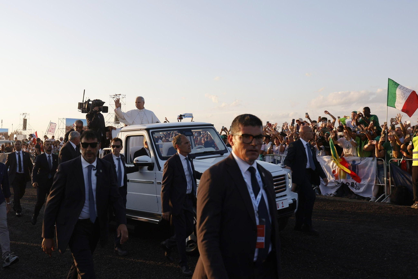 Pope Leo XIV celebrat (14130320).jpg