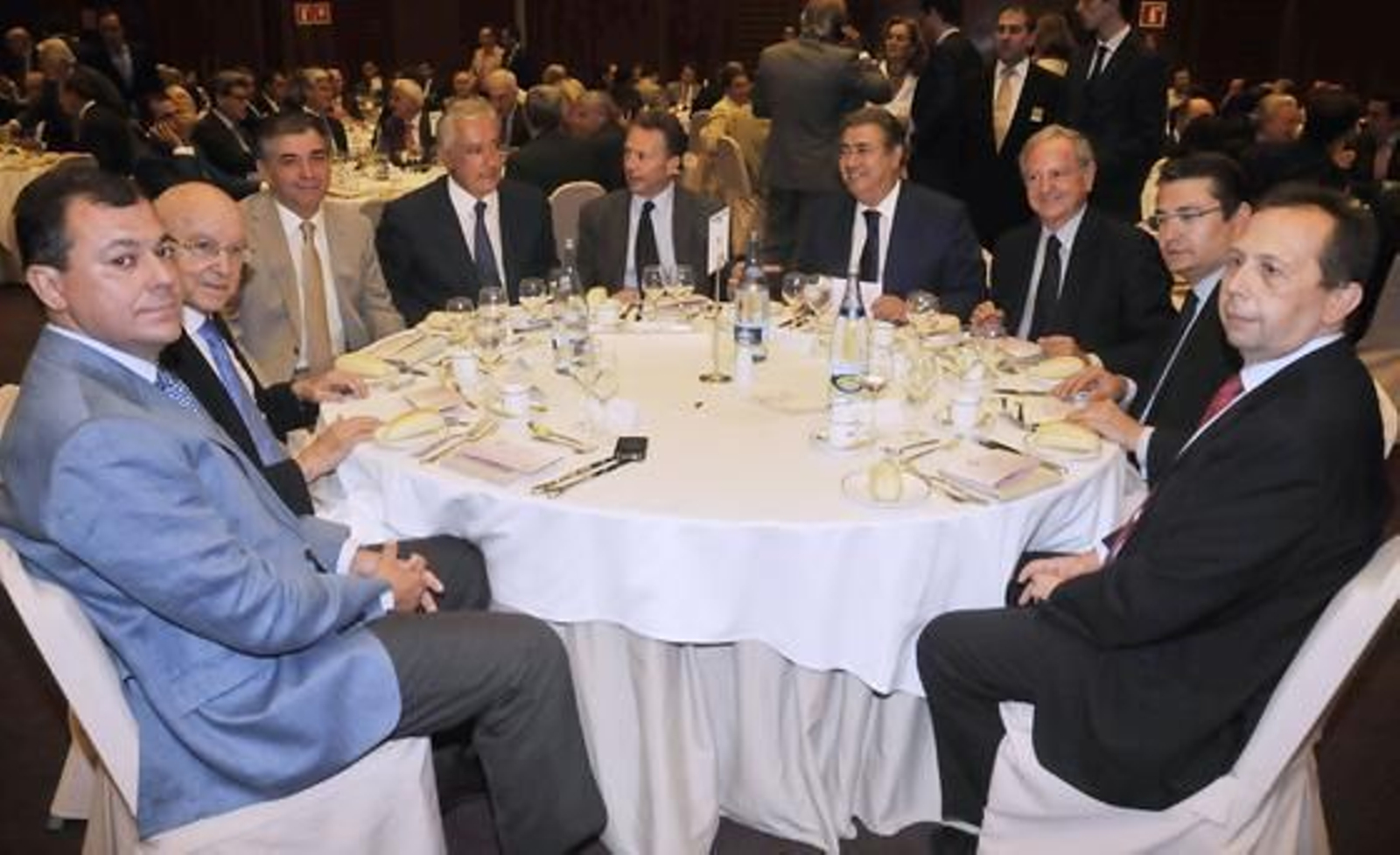 José Luis Sanz, Manuel Clavero, Antonio Pérez, Javier Arenas, José Joly, Juan Ignacio Zoido, José Gandía, Antonio Sanz y José Antonio Carrizosa.

Foto: J.C.Vázquez/V.Hidalgo/M.Gómez