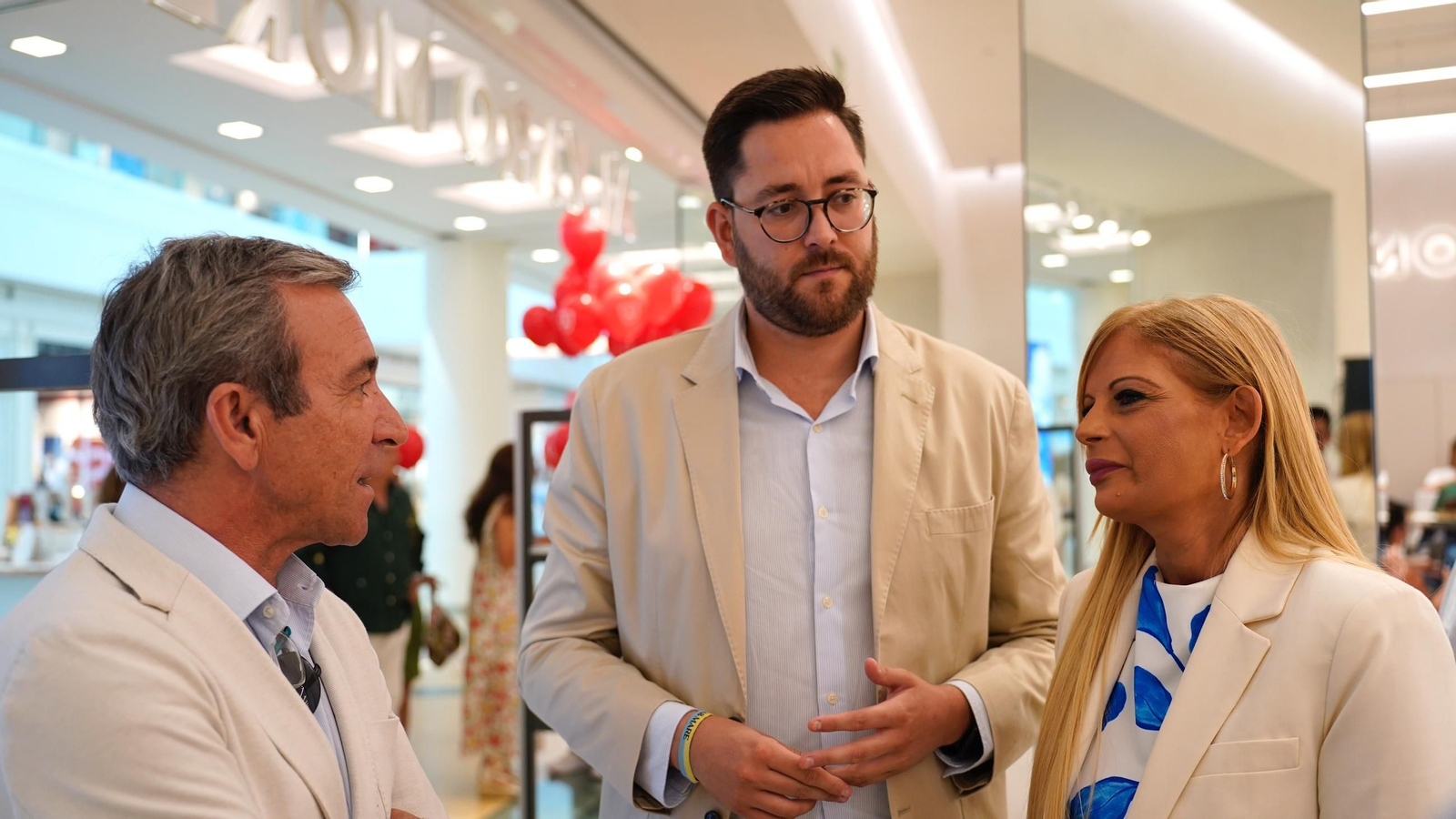 Fotos de la apertura de la marca Álvaro Moreno en el Centro Comercial Puerta Europa de Algeciras
