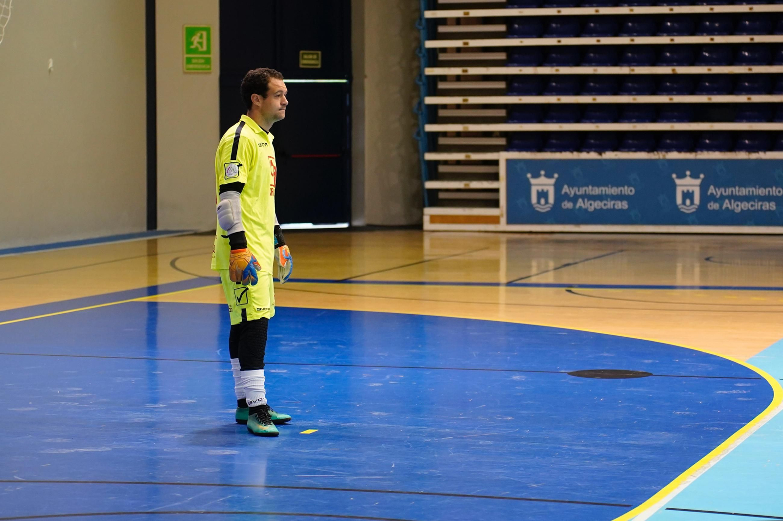 Desde las 9:00 hasta las 12:30. XXIII Torneo de Navidad de Fútbol Sala Apadis-Loluba C.F. para personas con discapacidad intelectual, en el Polideportivo ¿Ciudad de Algeciras-Dr. Juan Carlos Mateo¿. Lo suyo son fotos de grupos, pero también de partidos. Una galería: "Las fotos del XXIII Torneo de Navidad de Fútbol Sala para personas con discapacidad intelectual, en Algeciras" . .