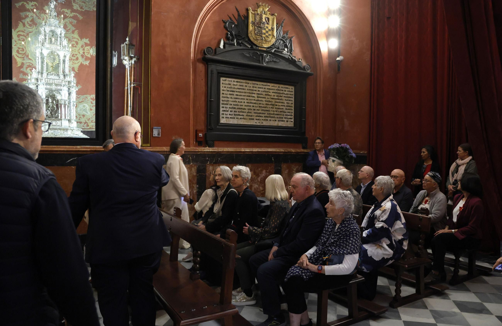 La visita del grupo a la Parroquia de la Magdalena.