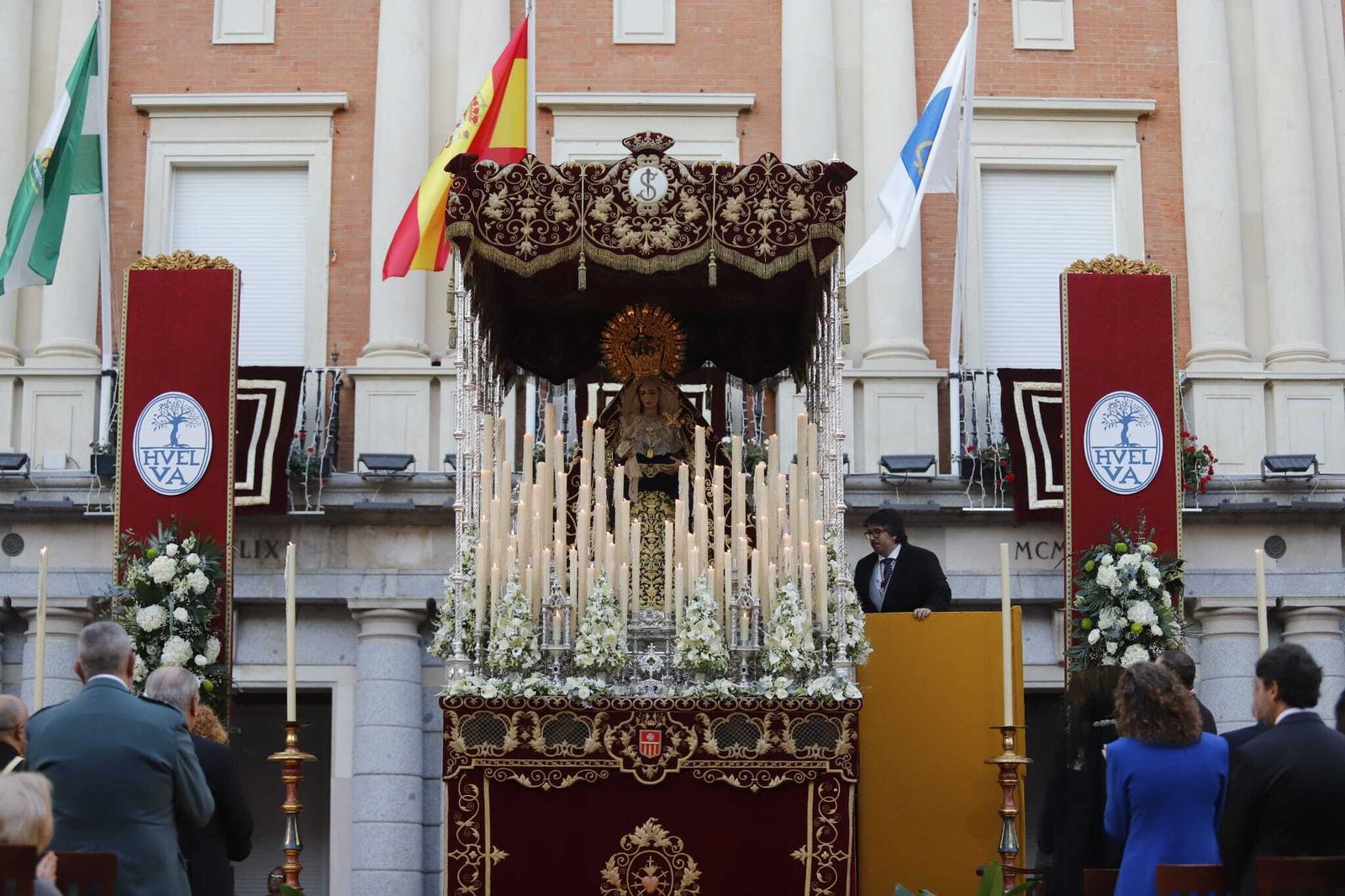 Imposición de la Medalla de Oro de Huelva a la Virgen de los Dolores